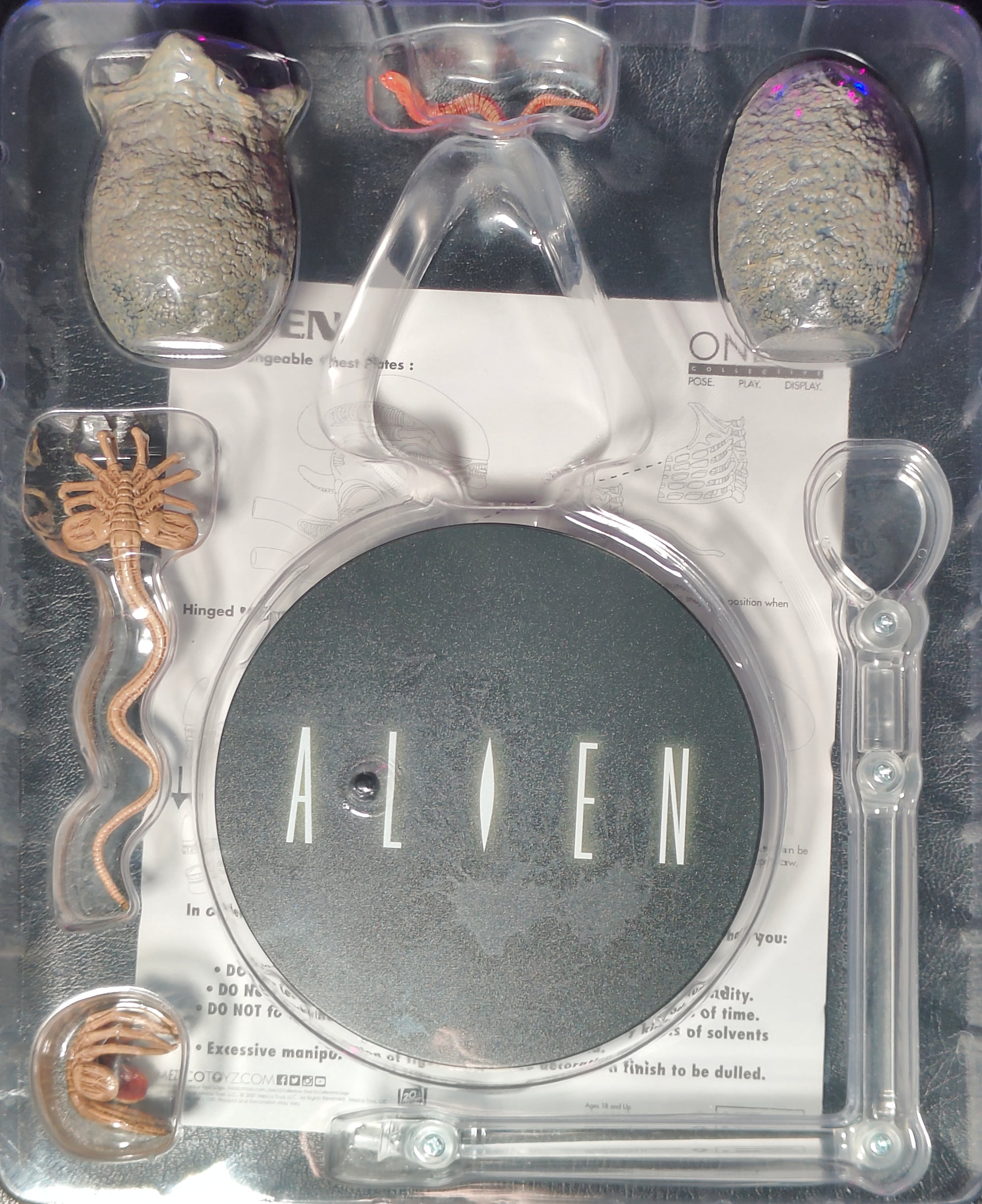 Alien Mezco Toyz One:12 Collective Action Figure – Alien, Mezco Toyz, 18 cm, 2022, pre-owned collector piece, Uncanny Collectibles Dublin Ireland