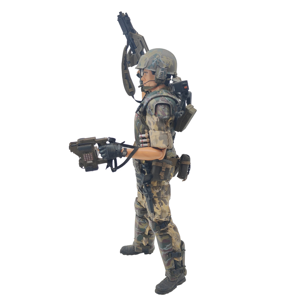 Aliens Private William Hudson Hot Toys Action Figure 2007 30cm – Alien, Vintage Brands, 30 cm, 2007, pre-owned collector piece, Uncanny Collectibles Dublin Ireland