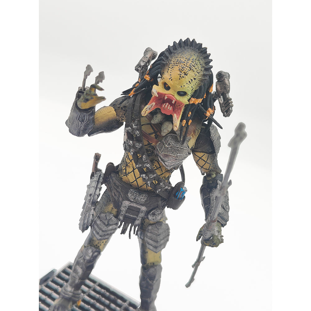 Alien vs Predator Requiem Unmasked Wolf Predator 1:18 Scale Hiya Toys 4-Inch Action Figure – Predator, Hiya Toys, 11 cm, 2022, pre-owned collector piece, Uncanny Collectibles Dublin Ireland