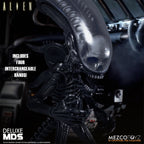 Alien Xenomorph Mezco Designer Series Deluxe Action Figure 18cm
