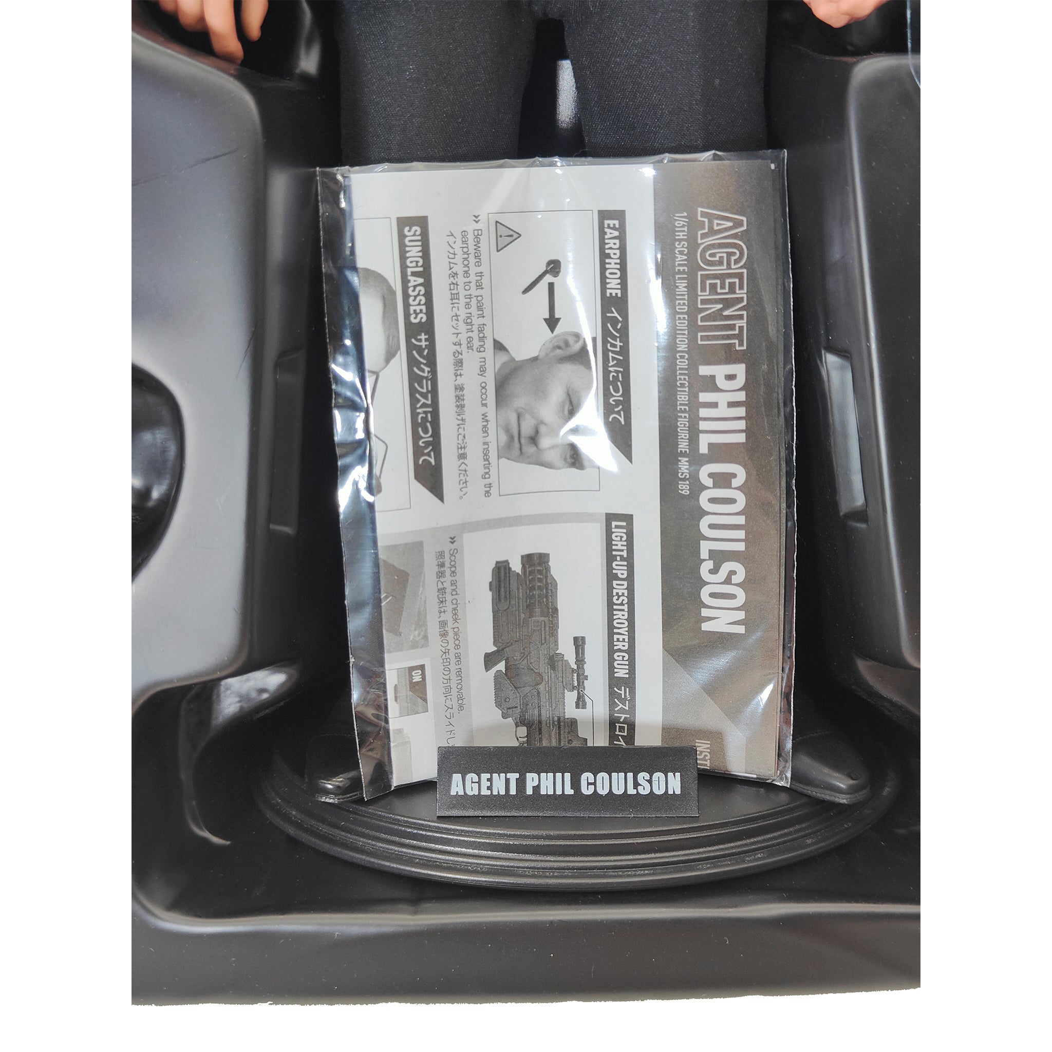 Avengers Agent Phil Coulson Hot Toys MMS 189 1/6 Action Figure 2012 – photo 5 of 36