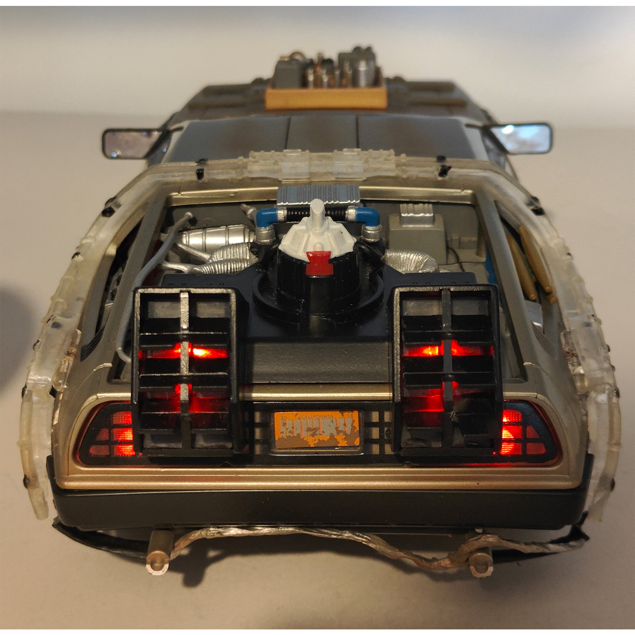 Back to the Future Part 3 Delorean 1:15 Scale Time Machine Diamond Select 2012 – Movie Icons & Heroes, Diamond Select Toys, 30 cm, 2012, pre-owned collector piece, Uncanny Collectibles Dublin Ireland