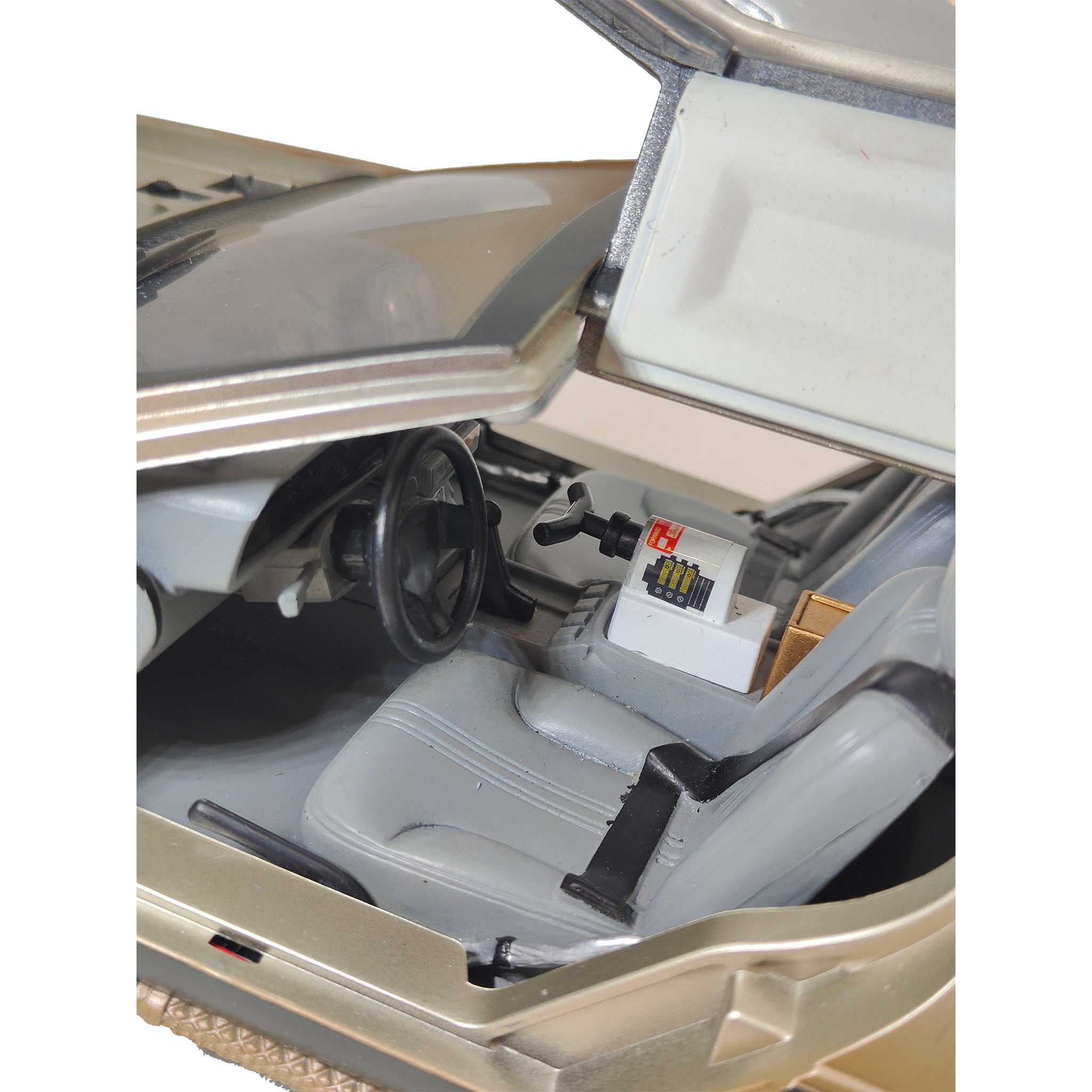 Back to the Future Part 3 Delorean 1:15 Scale Time Machine Diamond Select 2012 – Movie Icons & Heroes, Diamond Select Toys, 30 cm, 2012, pre-owned collector piece, Uncanny Collectibles Dublin Ireland