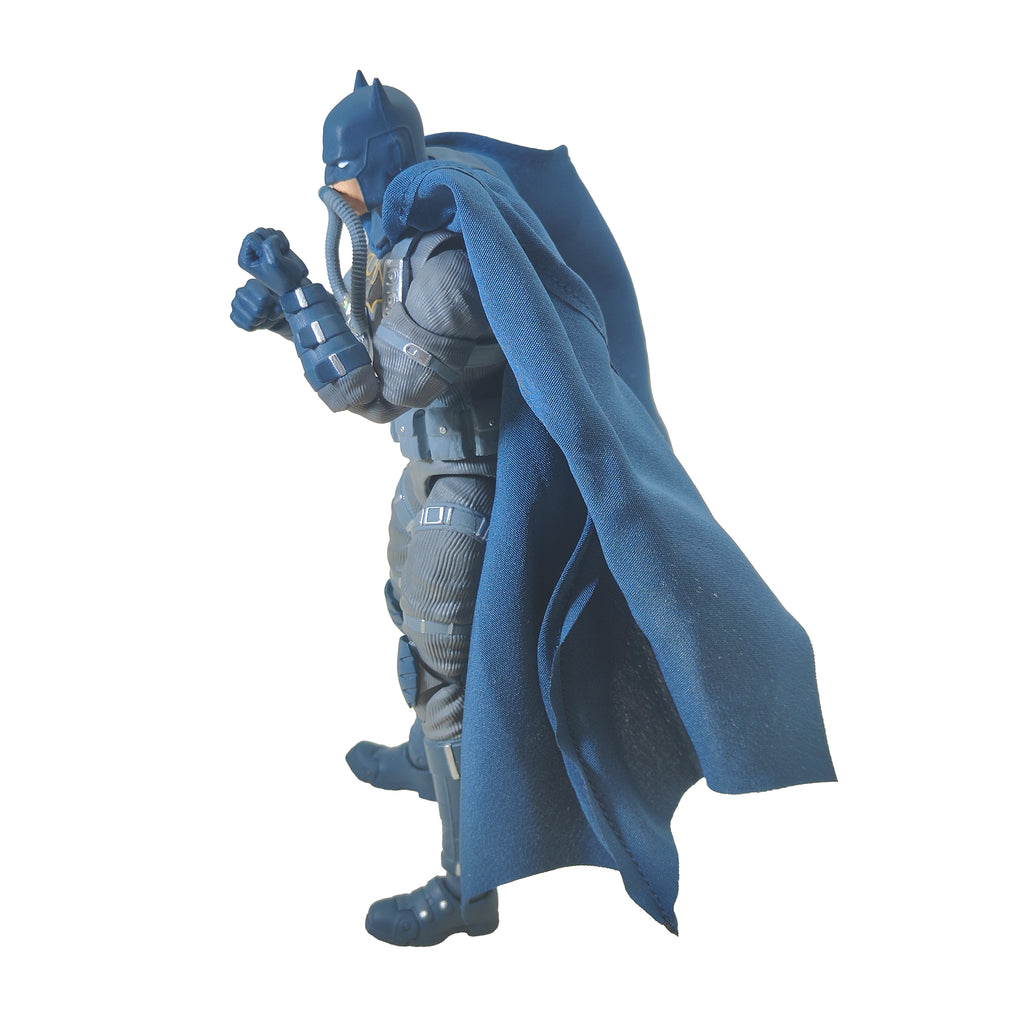Batman Hush Stealth Jumper Batman Mafex Action Figure 2022 16cm – Batman, Medicom, 16 cm, 2022, pre-owned collector piece, Uncanny Collectibles Dublin Ireland