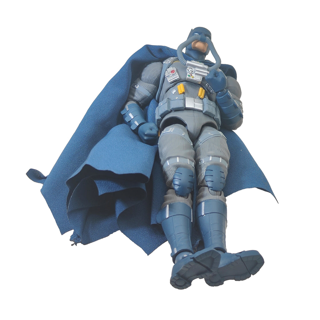 Batman Hush Stealth Jumper Batman Mafex Action Figure 2022 16cm – Batman, Medicom, 16 cm, 2022, pre-owned collector piece, Uncanny Collectibles Dublin Ireland