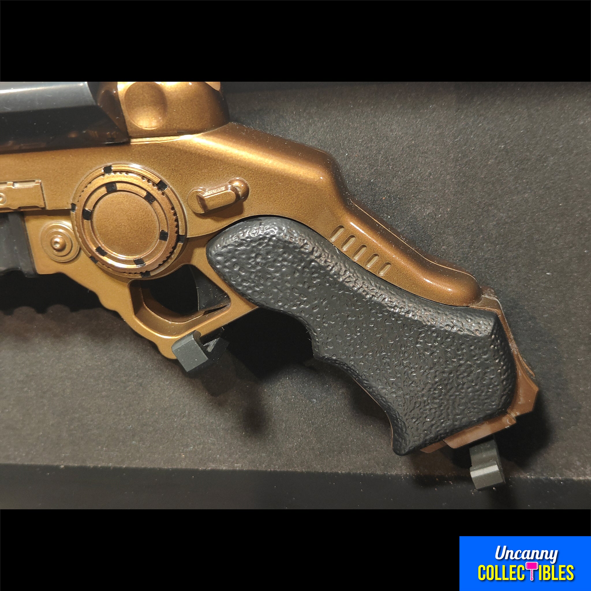 Batman The Dark Knight Replica 1/1 Grapnel Gun The Noble Collection – Batman, The Noble Collection, 60 cm, 2012, pre-owned collector piece, Uncanny Collectibles Dublin Ireland