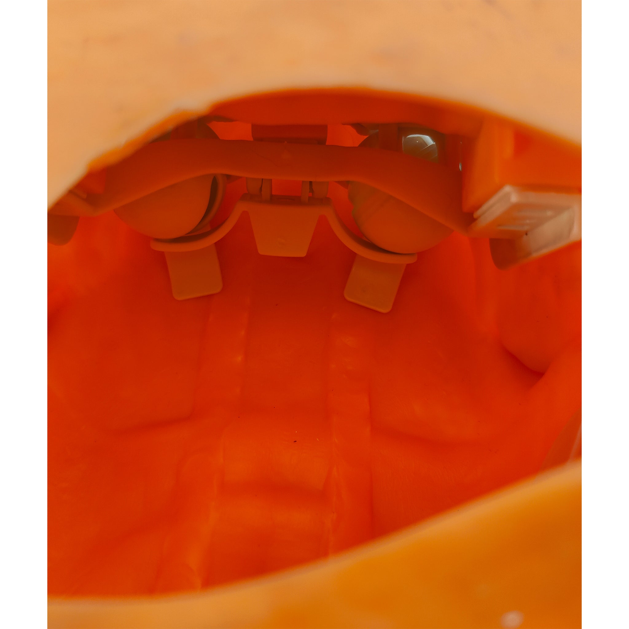 Boglins Dark Lord Blobkin Glow in the Dark Tri Action Toys 2021 – Horror, Tri Action Toys, 17 cm, 2021, pre-owned collector piece, Uncanny Collectibles Dublin Ireland