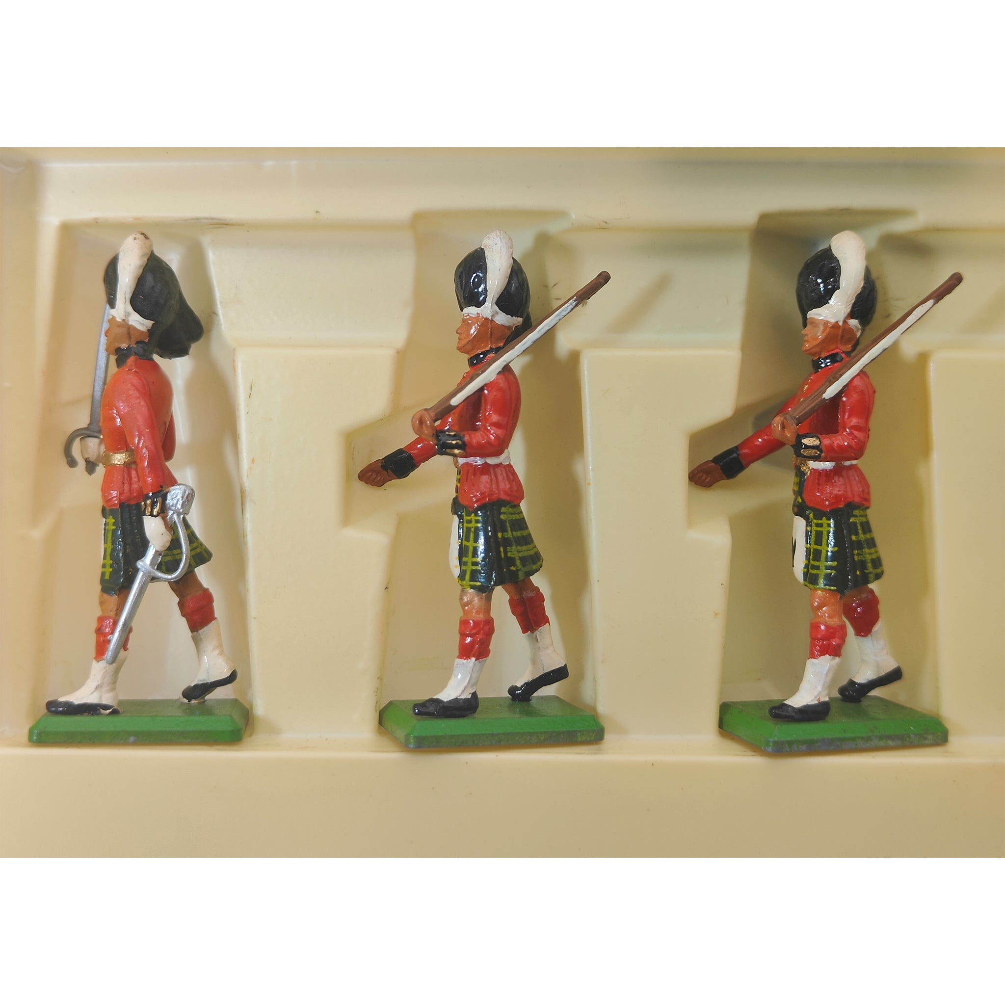 Britains Metal Models  6 Gordon Highlanders 7245 1986 – Military, Britains, 5 cm, 1986, pre-owned collector piece, Uncanny Collectibles Dublin Ireland
