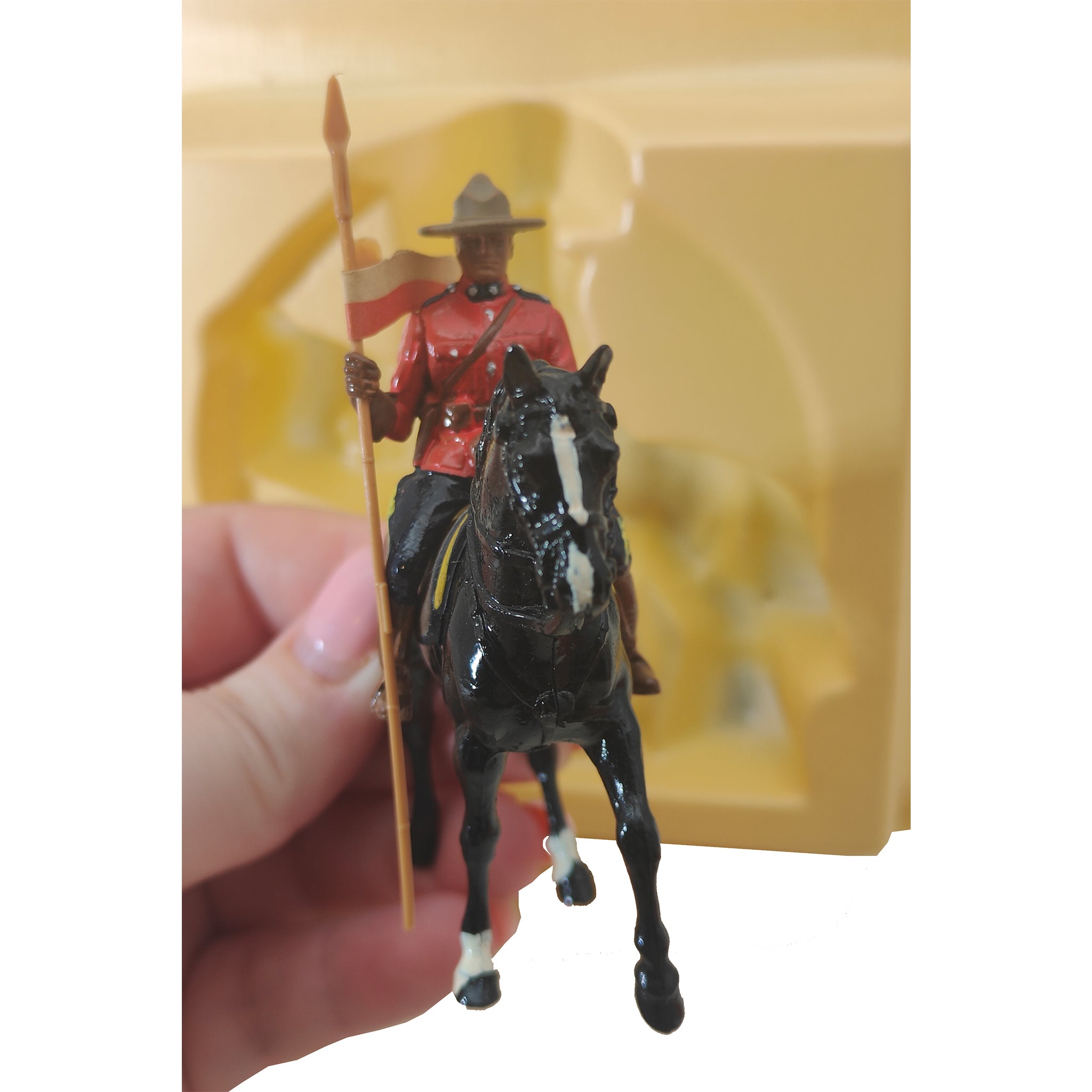 Britains Metal Models Royal Canadian Mounted Police 7234 1986 – Military, Britains, 5 cm, 1986, pre-owned collector piece, Uncanny Collectibles Dublin Ireland