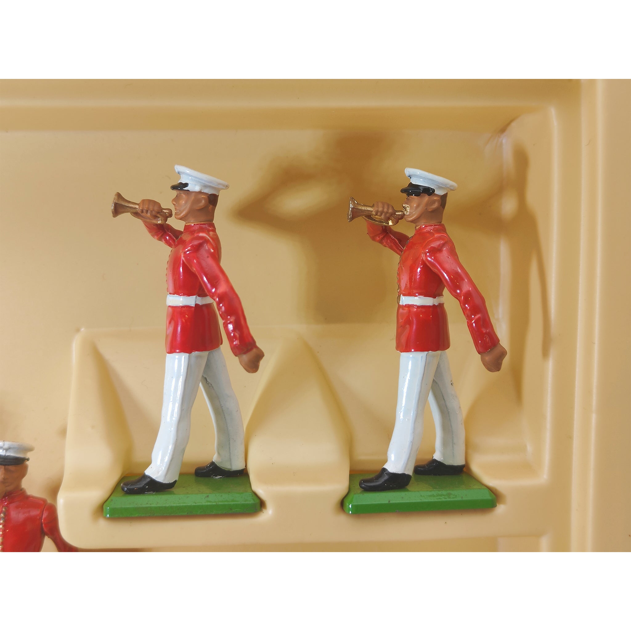 Britains Metal Models U.S. Marine Corps With Drum Major 7305 1986 – Military, Britains, 5 cm, 1986, pre-owned collector piece, Uncanny Collectibles Dublin Ireland