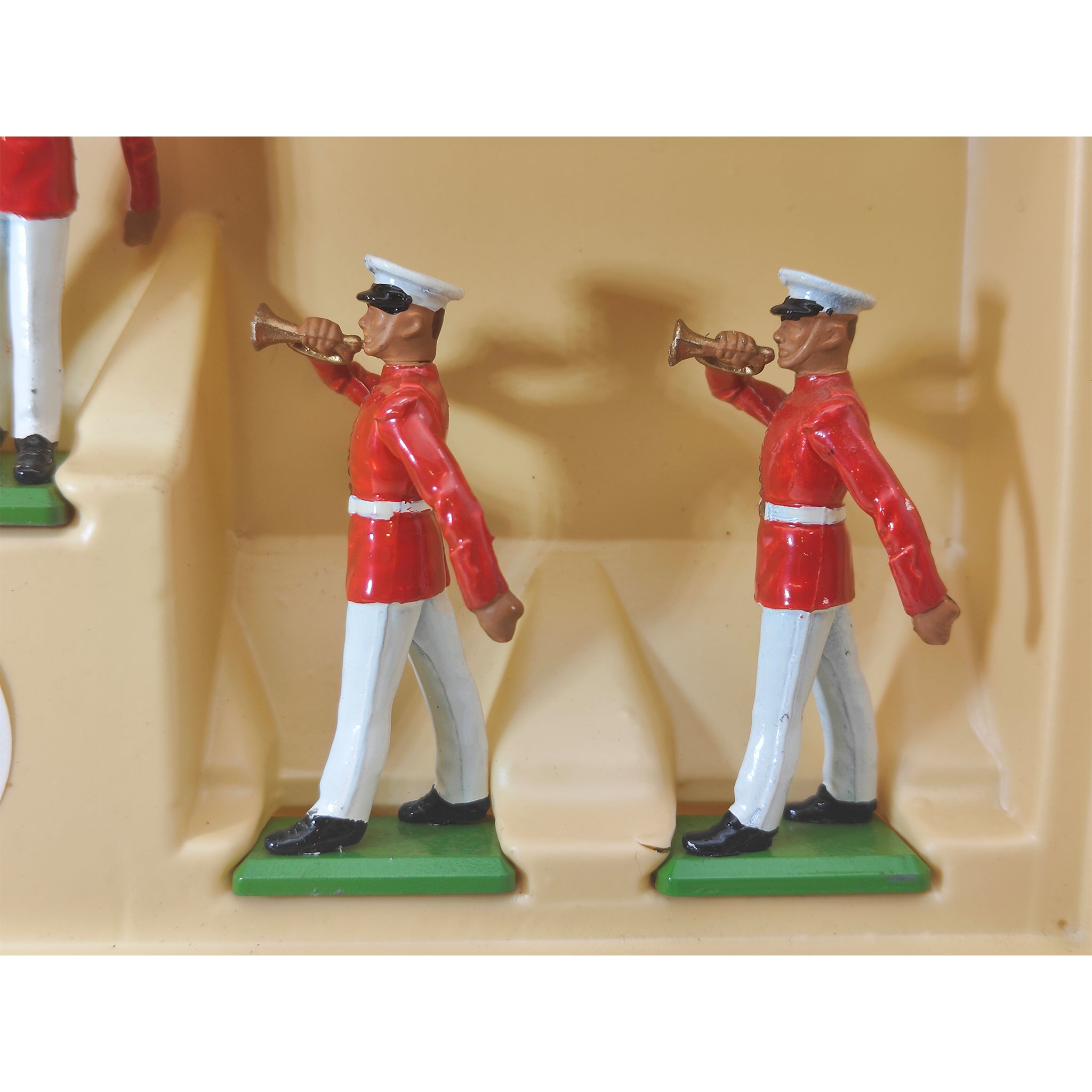 Britains Metal Models U.S. Marine Corps With Drum Major 7305 1986 – Military, Britains, 5 cm, 1986, pre-owned collector piece, Uncanny Collectibles Dublin Ireland