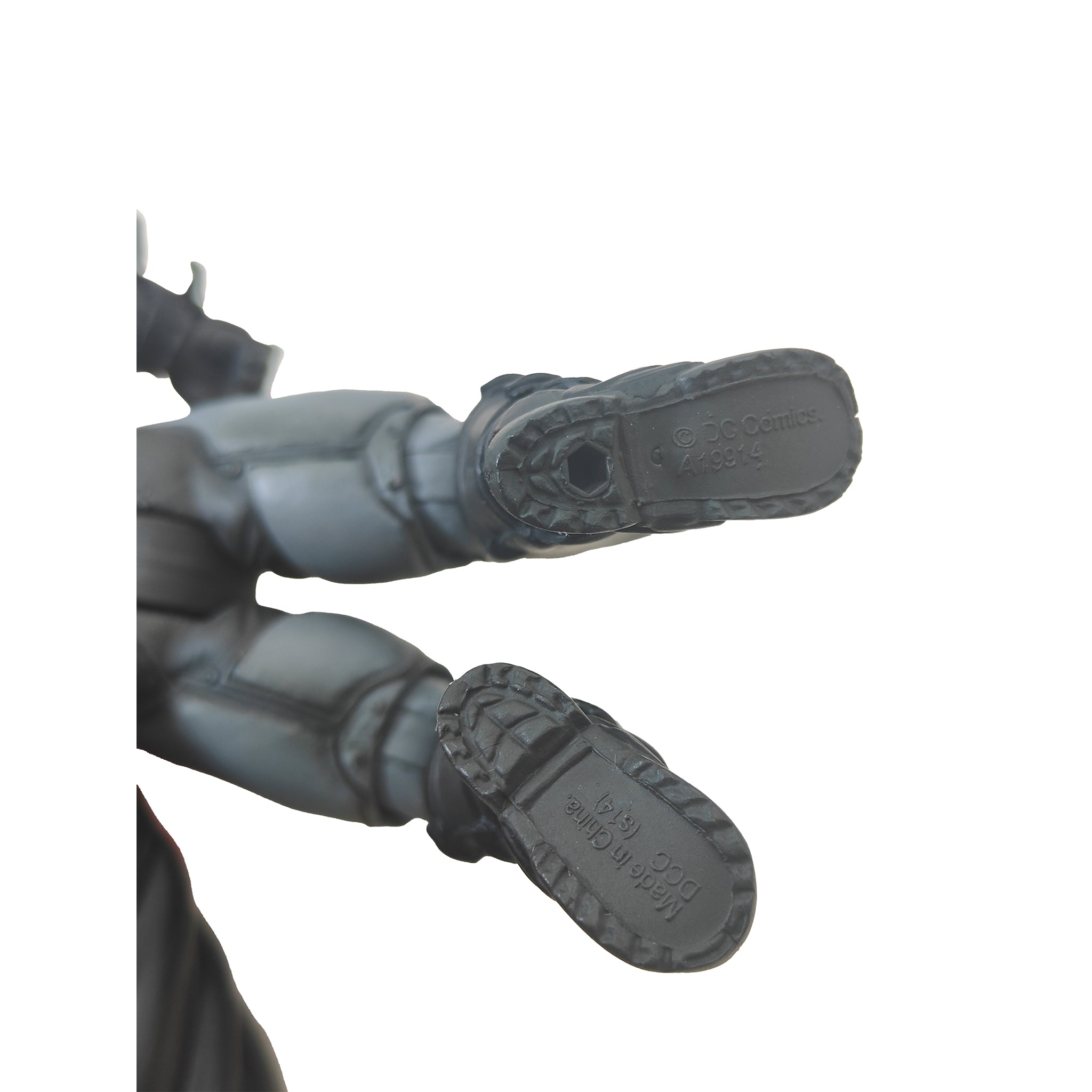 DC Collectibles Arkham Origins Batman Action Figure 2013 18cm – Batman, Vintage Brands, 18 cm, 2013, pre-owned collector piece, Uncanny Collectibles Dublin Ireland