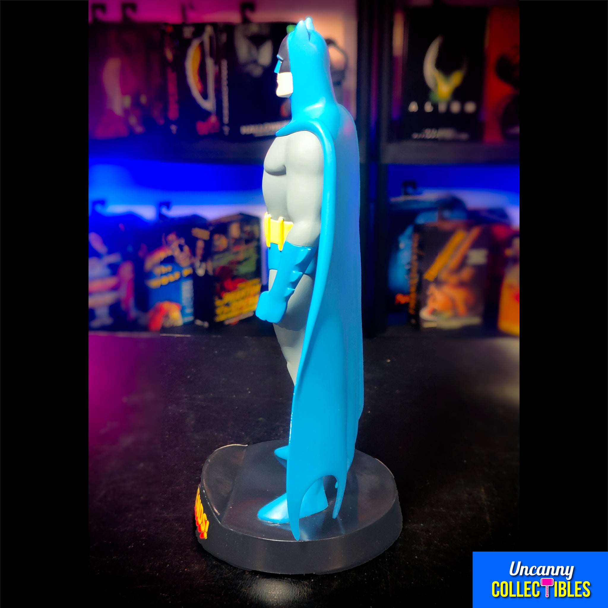DC Direct Super Friends Batman Maquette Limited Edition 2051 of 4000 – Batman, Vintage Brands, 22 cm, 2051, pre-owned collector piece, Uncanny Collectibles Dublin Ireland