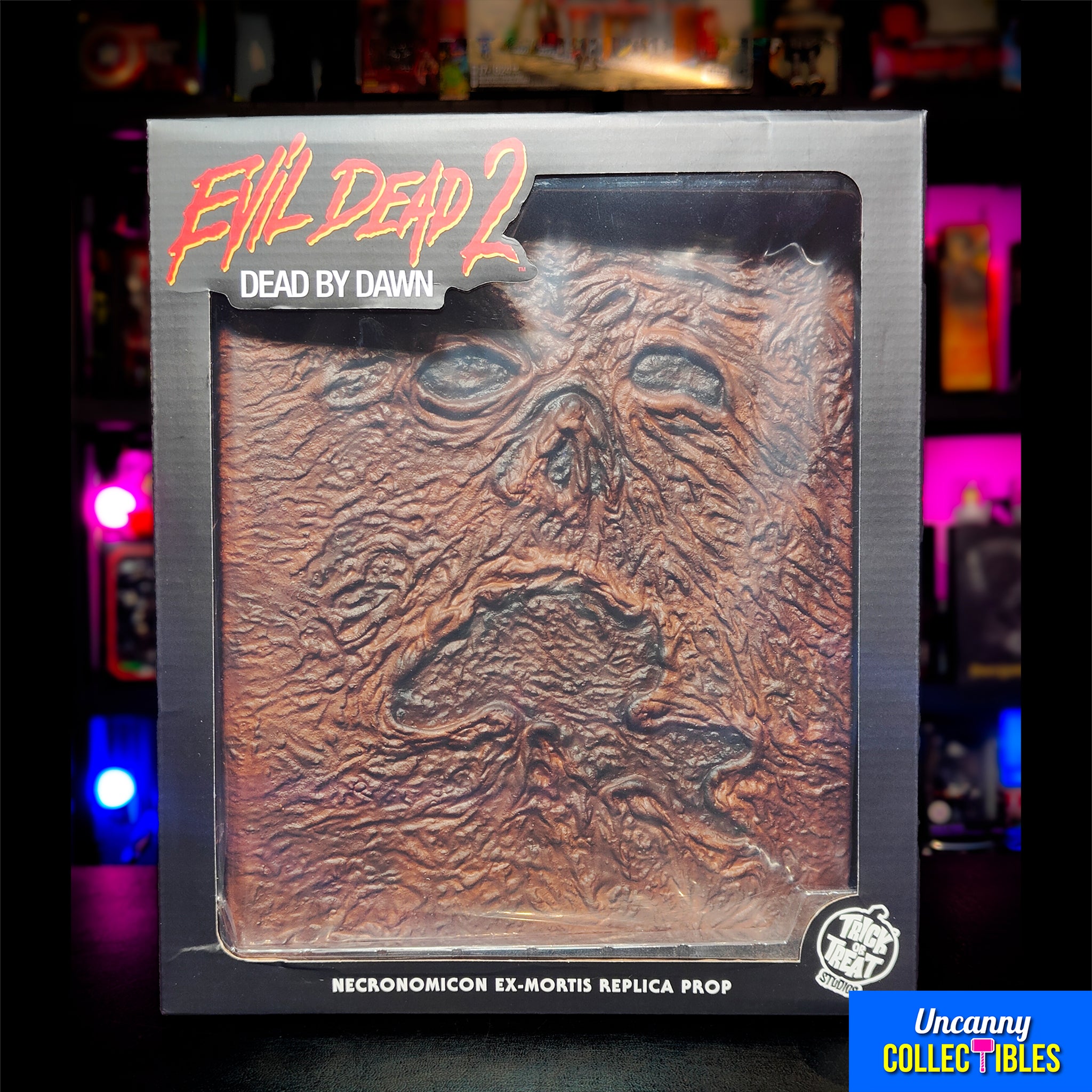 Evil Dead 2 Necronomicon Book of the Dead Trick Or Treat Studios 1:1 Prop Replica Version 2 – Evil Dead, Trick or Treat Studios, 26 cm, 2023, brand new collector item, Uncanny Collectibles Dublin Ireland