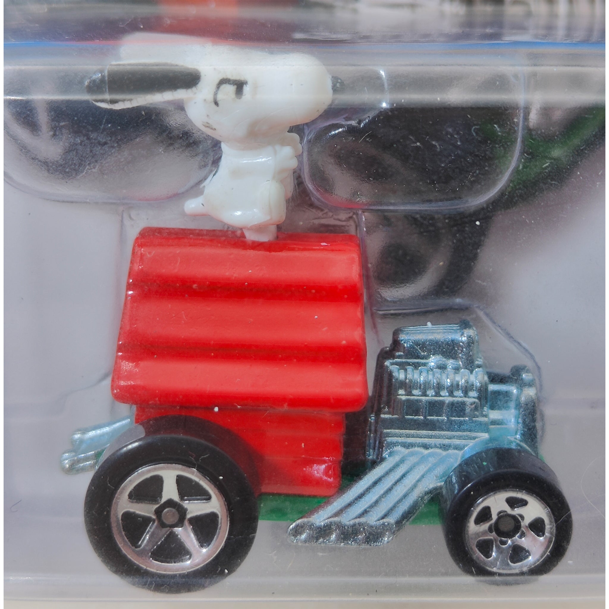 Hot Wheels Peanuts Snoopy Doghouse HW City Tooned 2015