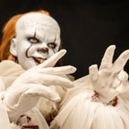 IT 2017 Pennywise Trick Or Treat Studios Premium Scale Doll 27cm