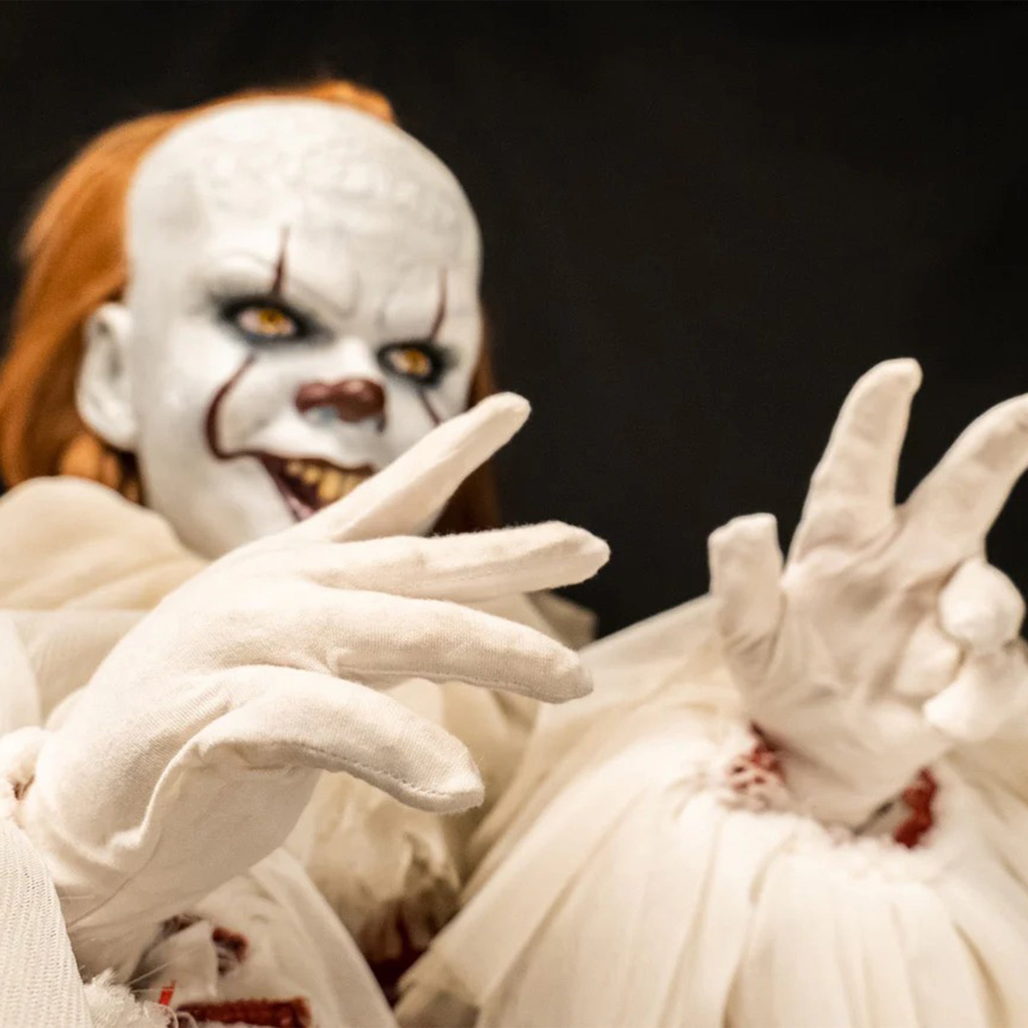 IT 2017 Pennywise Trick Or Treat Studios Premium Scale Doll 27cm