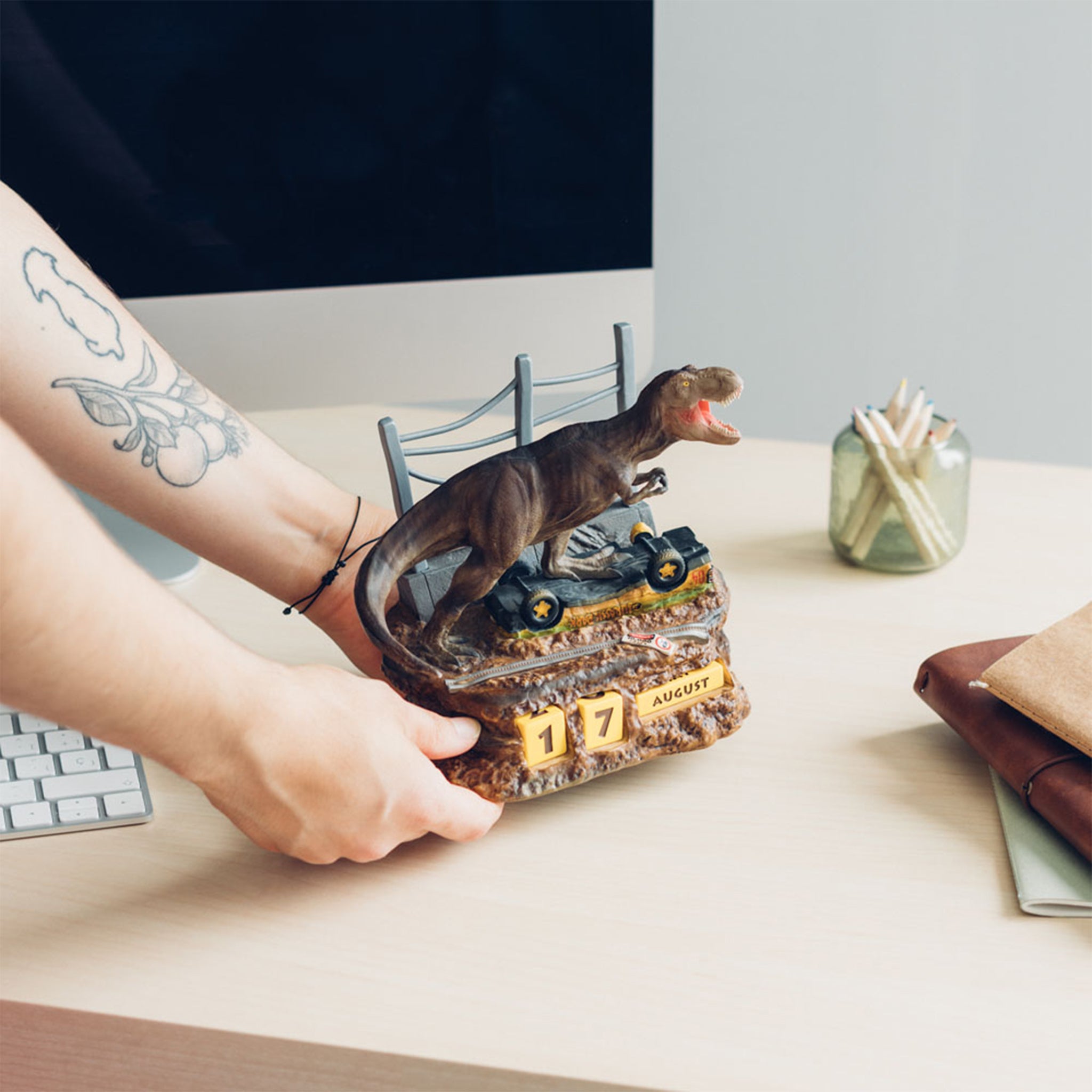 Jurassic Park T-Rex Breakout 3D Perpetual Calendar Grupo Erik