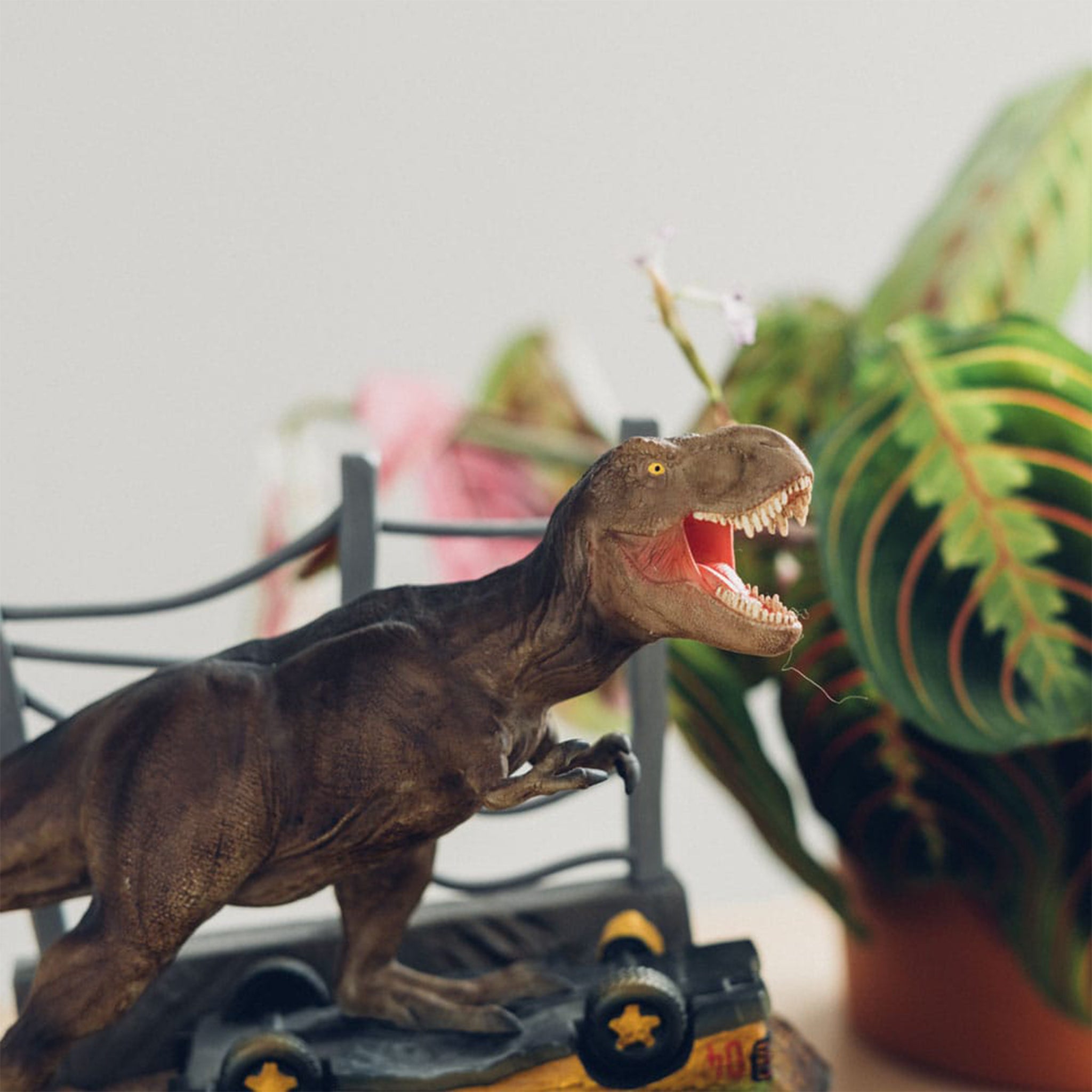 Jurassic Park T-Rex Breakout 3D Perpetual Calendar Grupo Erik