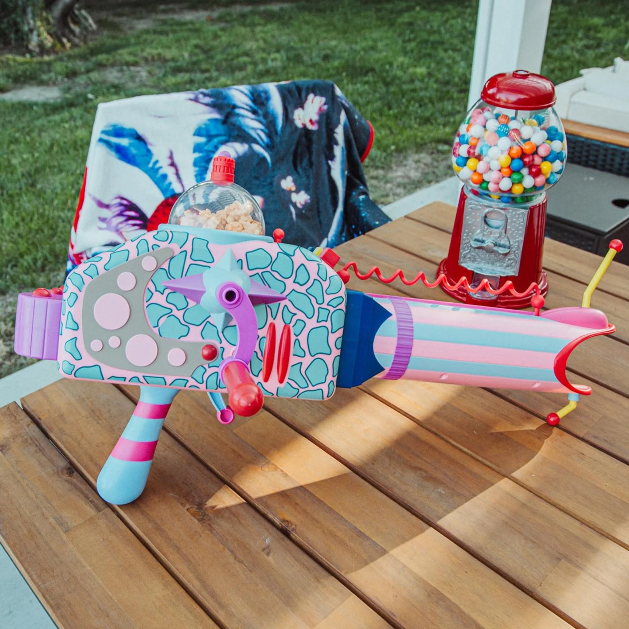 Killer Klowns From Outer Space Popcorn Bazooka Electronic Prop Replica 61cm – Killer Klowns from Outer Space, Syndicate Collectibles, 60 cm, 2024, brand new collector item, Uncanny Collectibles Dublin Ireland