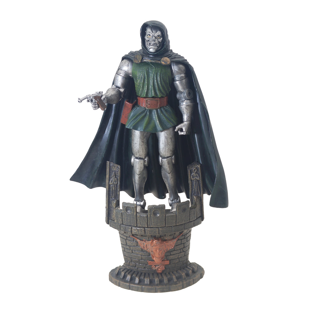 Marvel Legends Doctor Doom Fantastic Four Series II Toy Biz Action Figure 2002 – Fantastic Four, Toy Biz, 15 cm, 2002, pre-owned collector piece, Uncanny Collectibles Dublin Ireland
