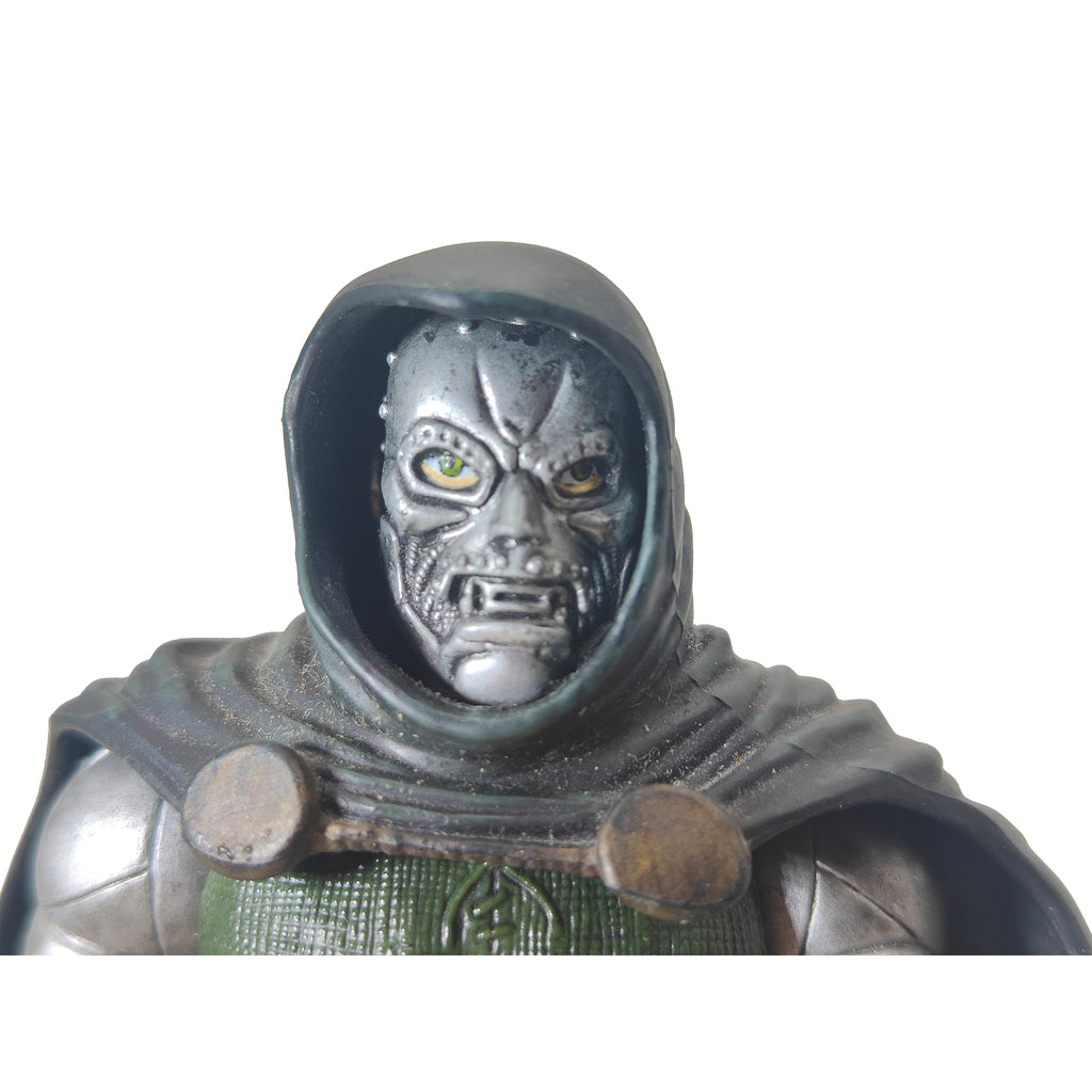 Marvel Legends Doctor Doom Fantastic Four Series II Toy Biz Action Figure 2002 – Fantastic Four, Toy Biz, 15 cm, 2002, pre-owned collector piece, Uncanny Collectibles Dublin Ireland