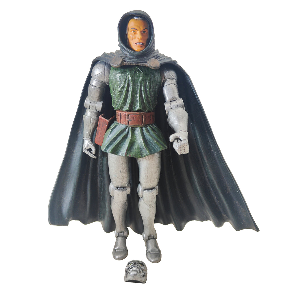Marvel Legends Doctor Doom Fantastic Four Series II Toy Biz Action Figure 2002 – Fantastic Four, Toy Biz, 15 cm, 2002, pre-owned collector piece, Uncanny Collectibles Dublin Ireland