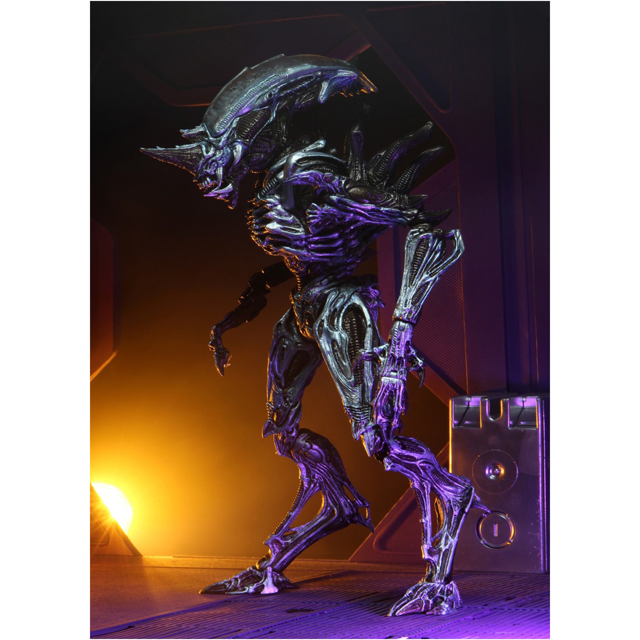 NECA Aliens Rhino Alien Kenner Tribute Action Figure 20cm