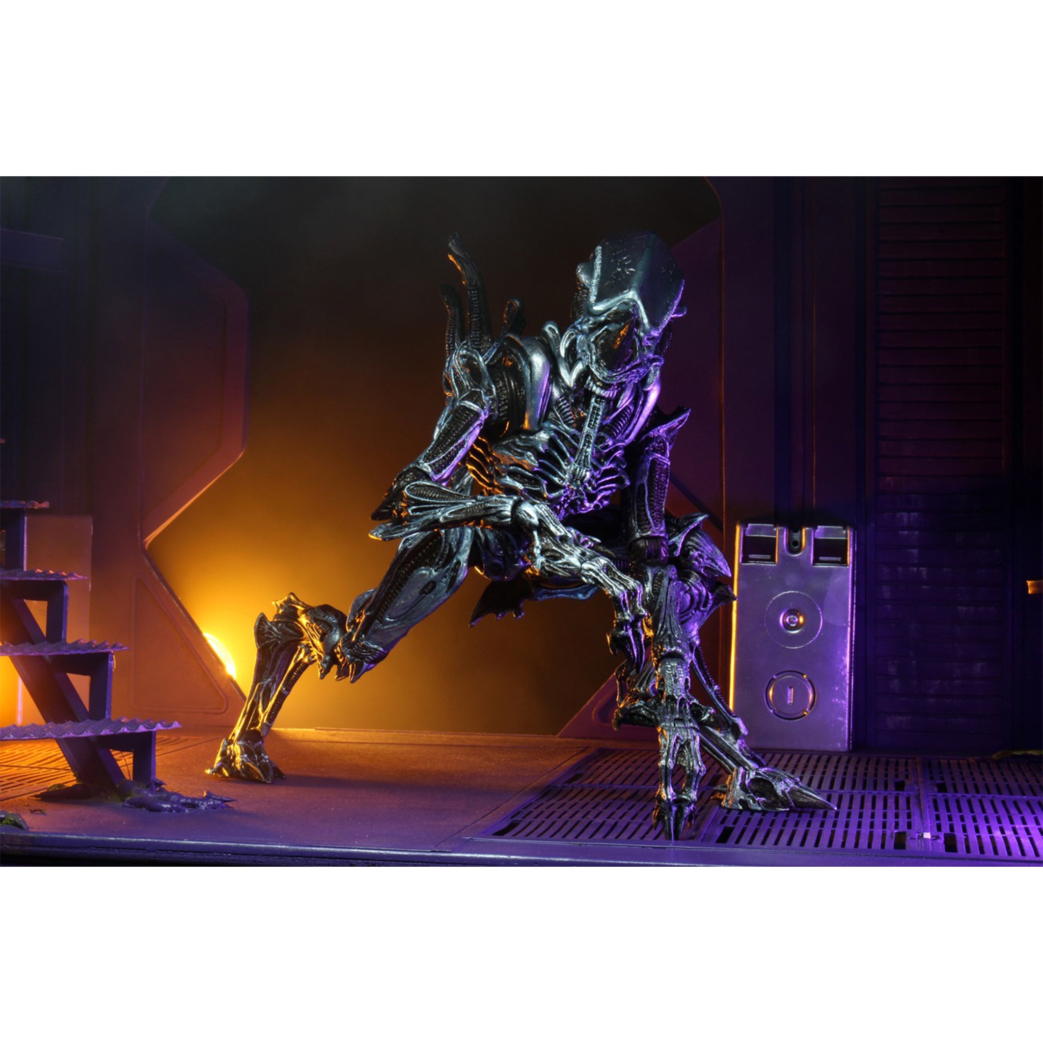 NECA Aliens Rhino Alien Kenner Tribute Action Figure 20cm