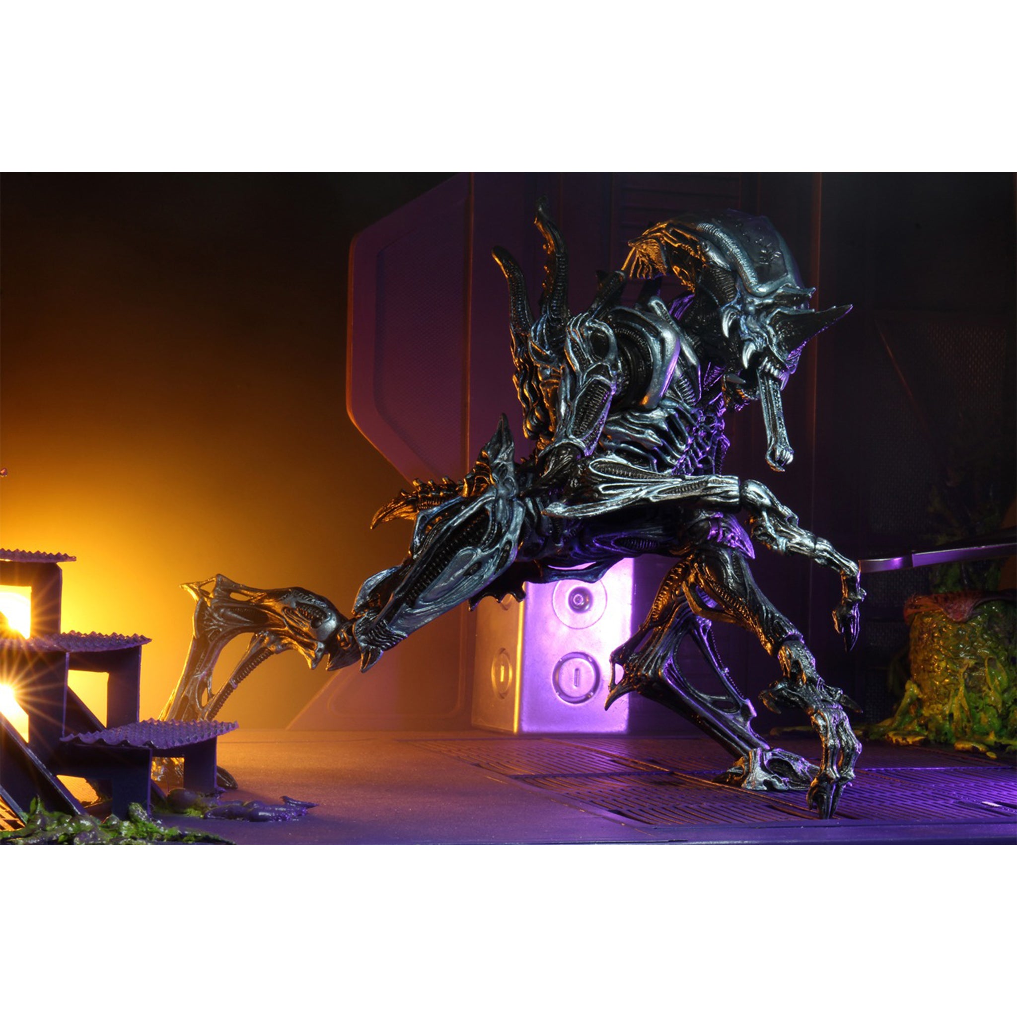 NECA Aliens Rhino Alien Kenner Tribute Action Figure 20cm