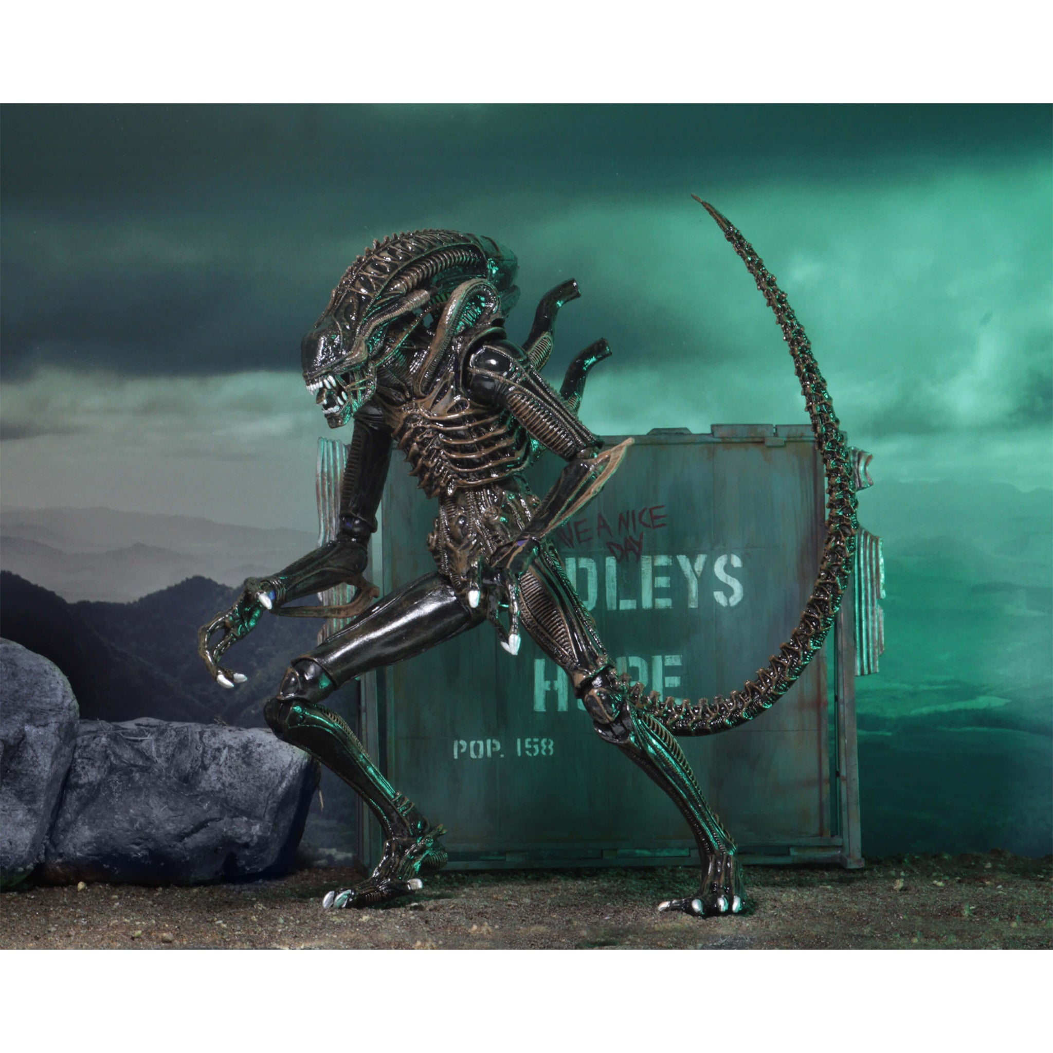 NECA Aliens Ultimate Warrior Xenomorph Action Figure – photo 22 of 23