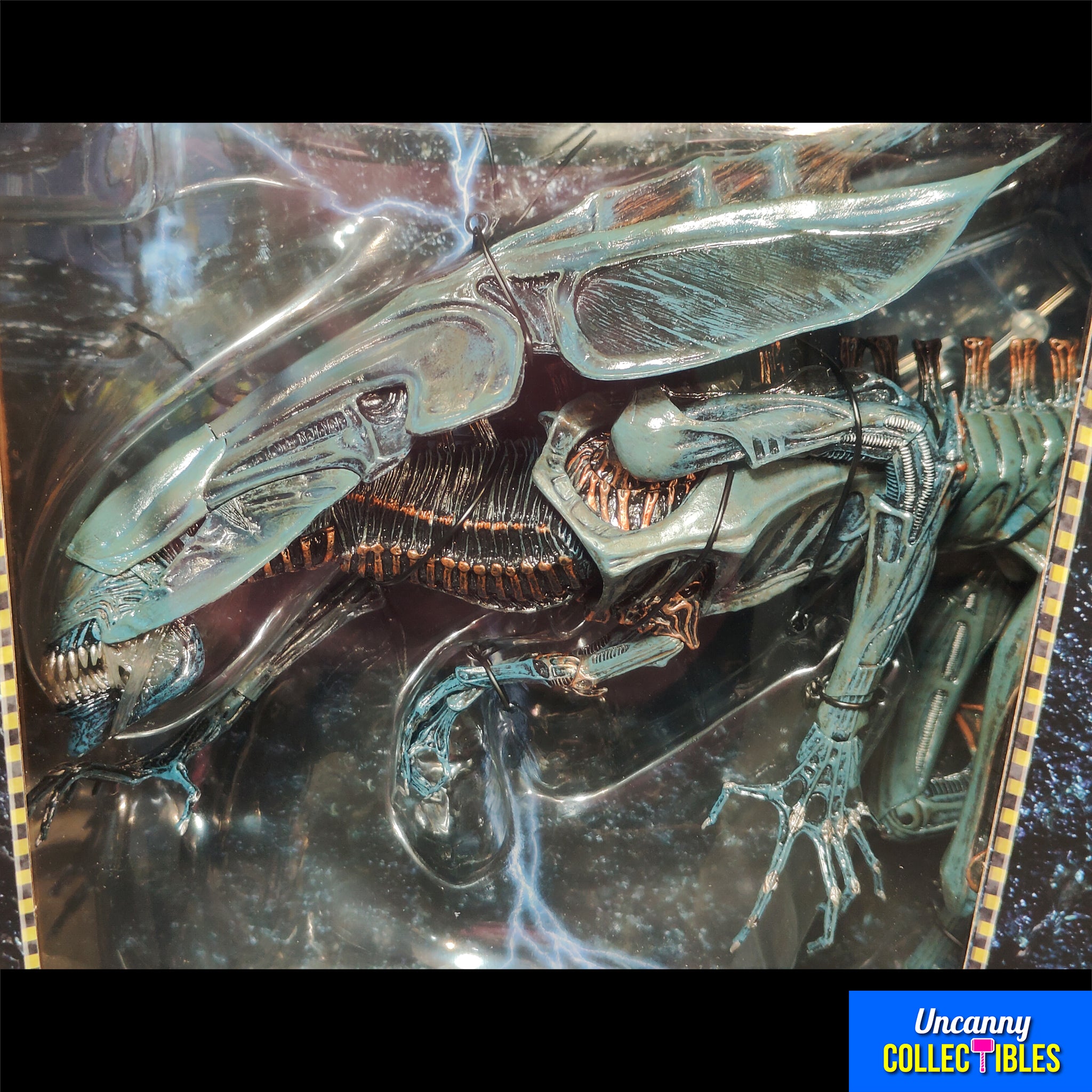 NECA Aliens Ultra Deluxe Xenomorph Queen Action Figure – photo 3 of 13