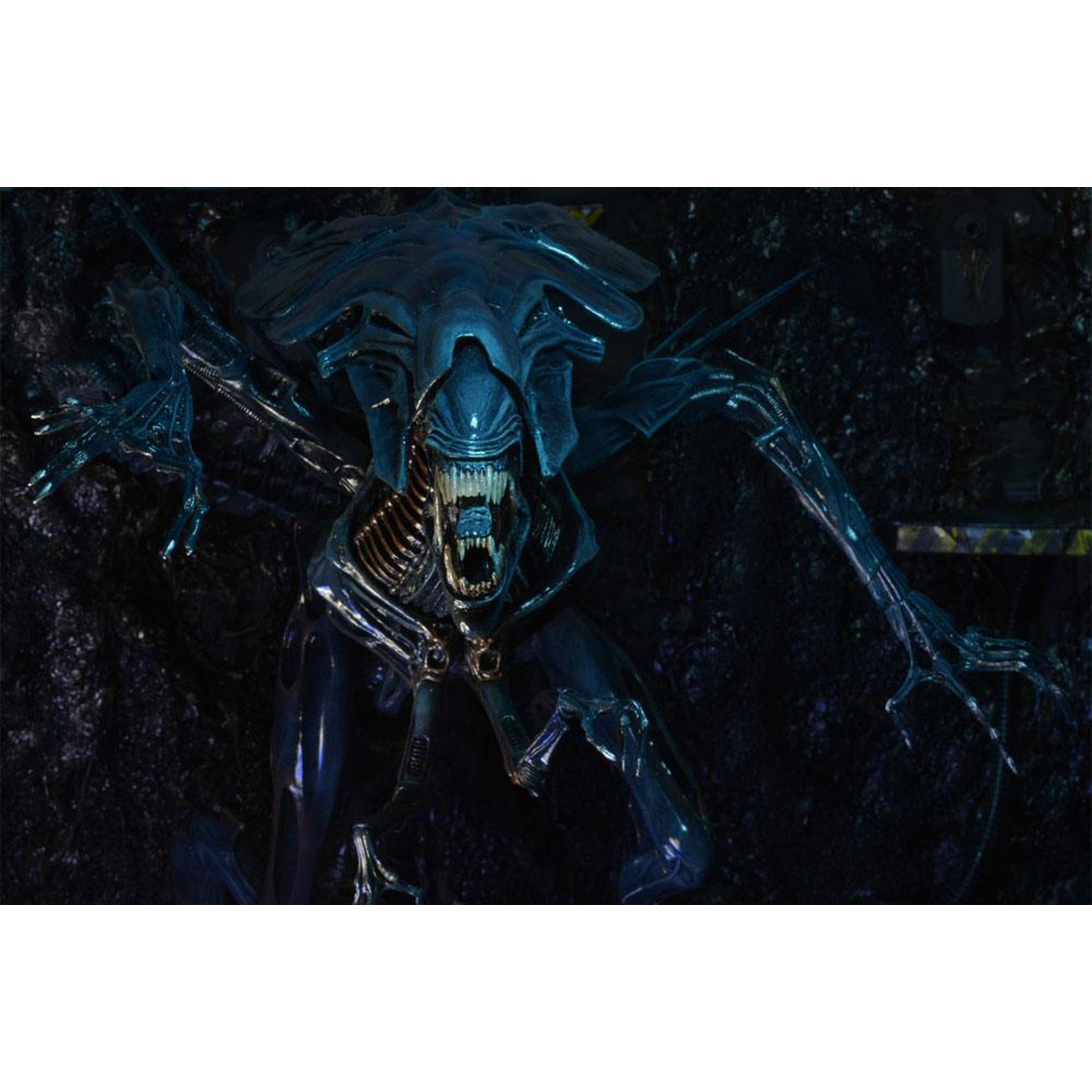 NECA Aliens Ultra Deluxe Xenomorph Queen Action Figure