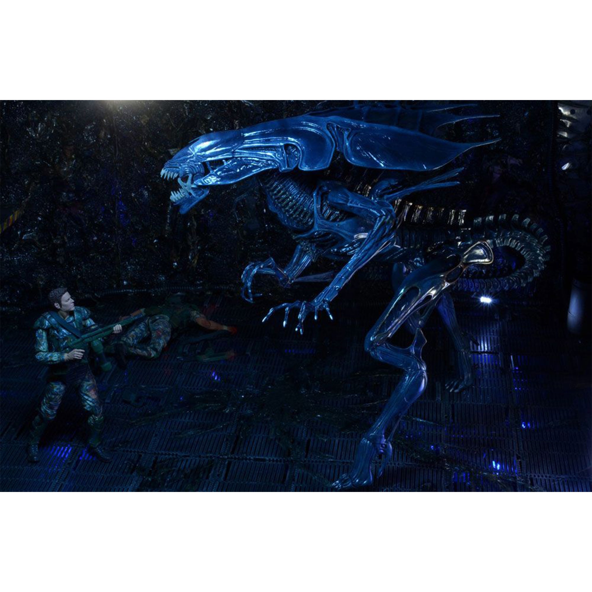 NECA Aliens Ultra Deluxe Xenomorph Queen Action Figure