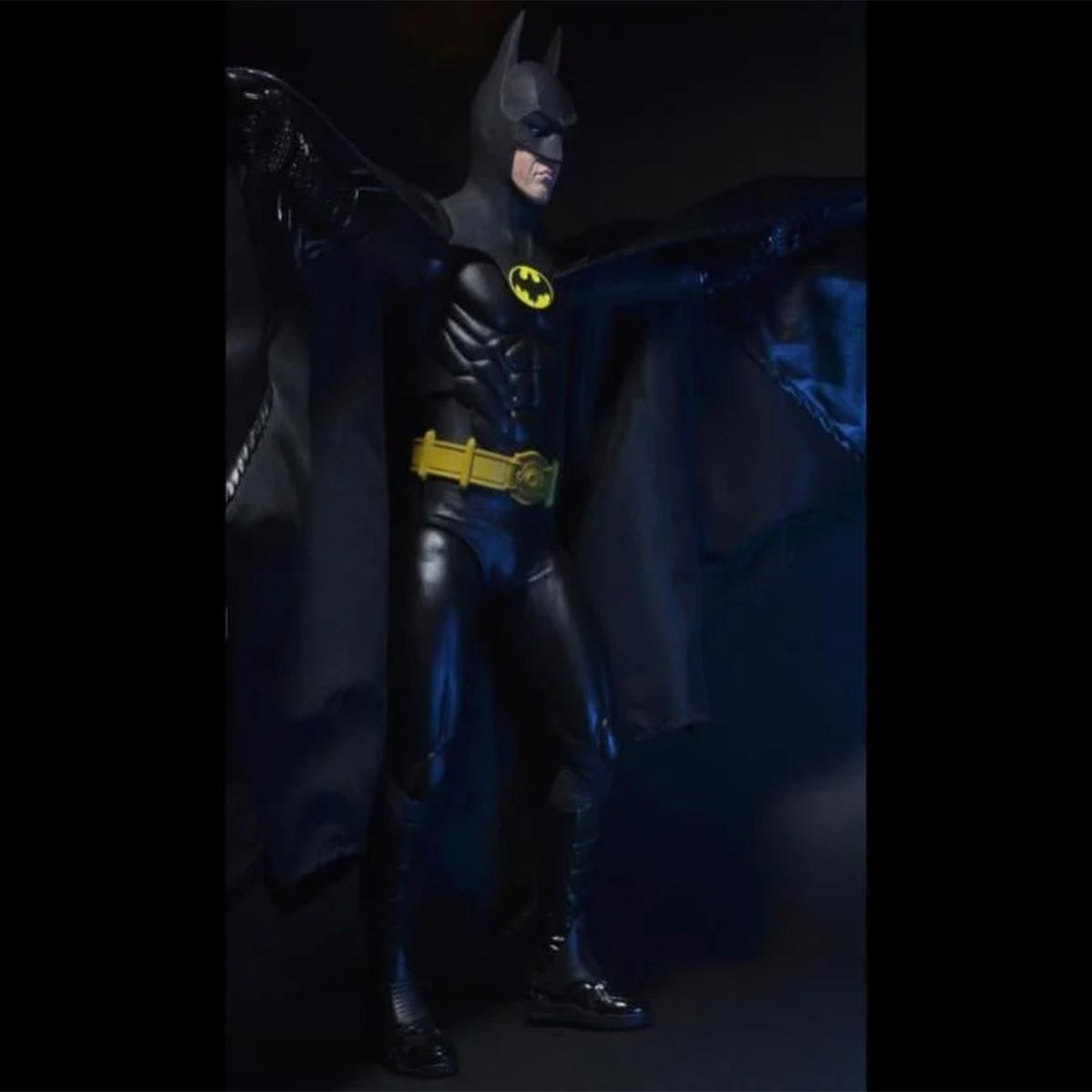 NECA Batman 1989 Michael Keaton 1/4 Scale Action Figure – photo 6 of 13