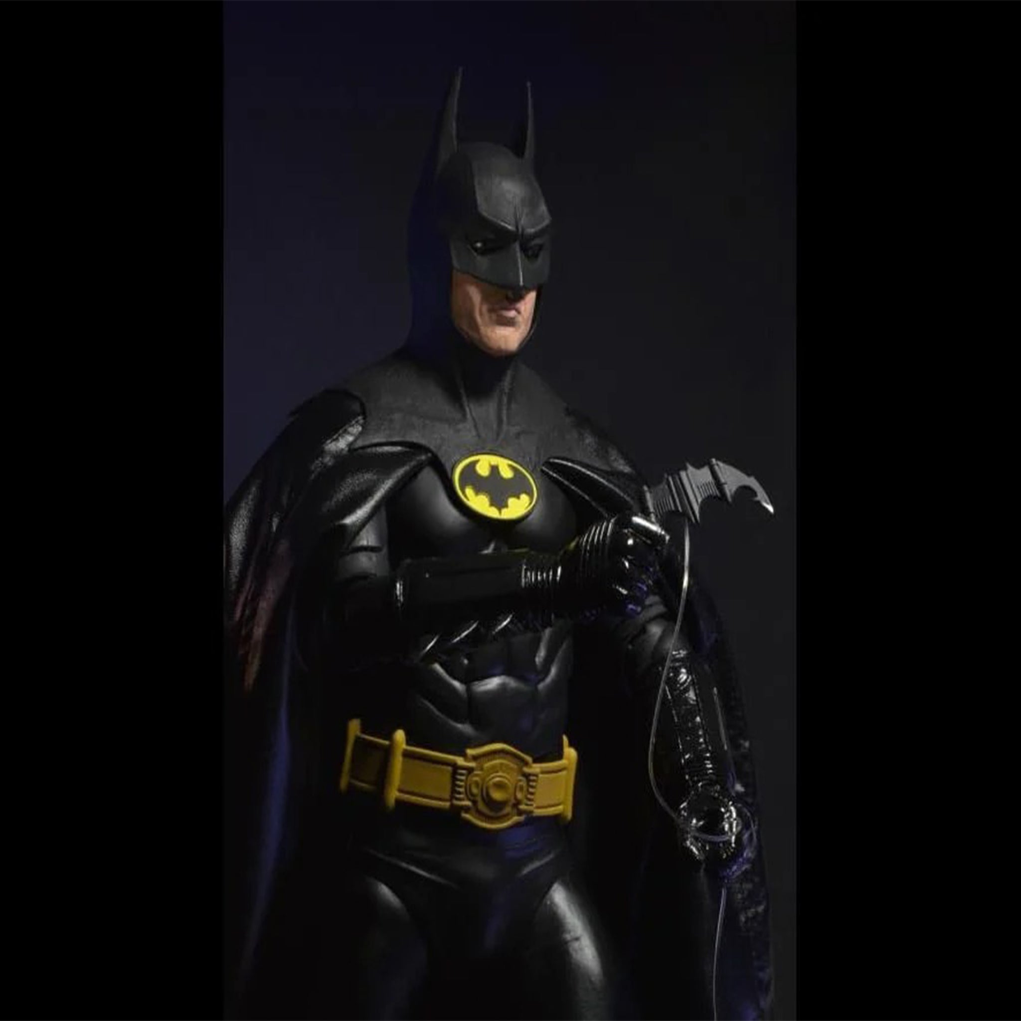 NECA Batman 1989 Michael Keaton 1/4 Scale Action Figure – photo 11 of 13
