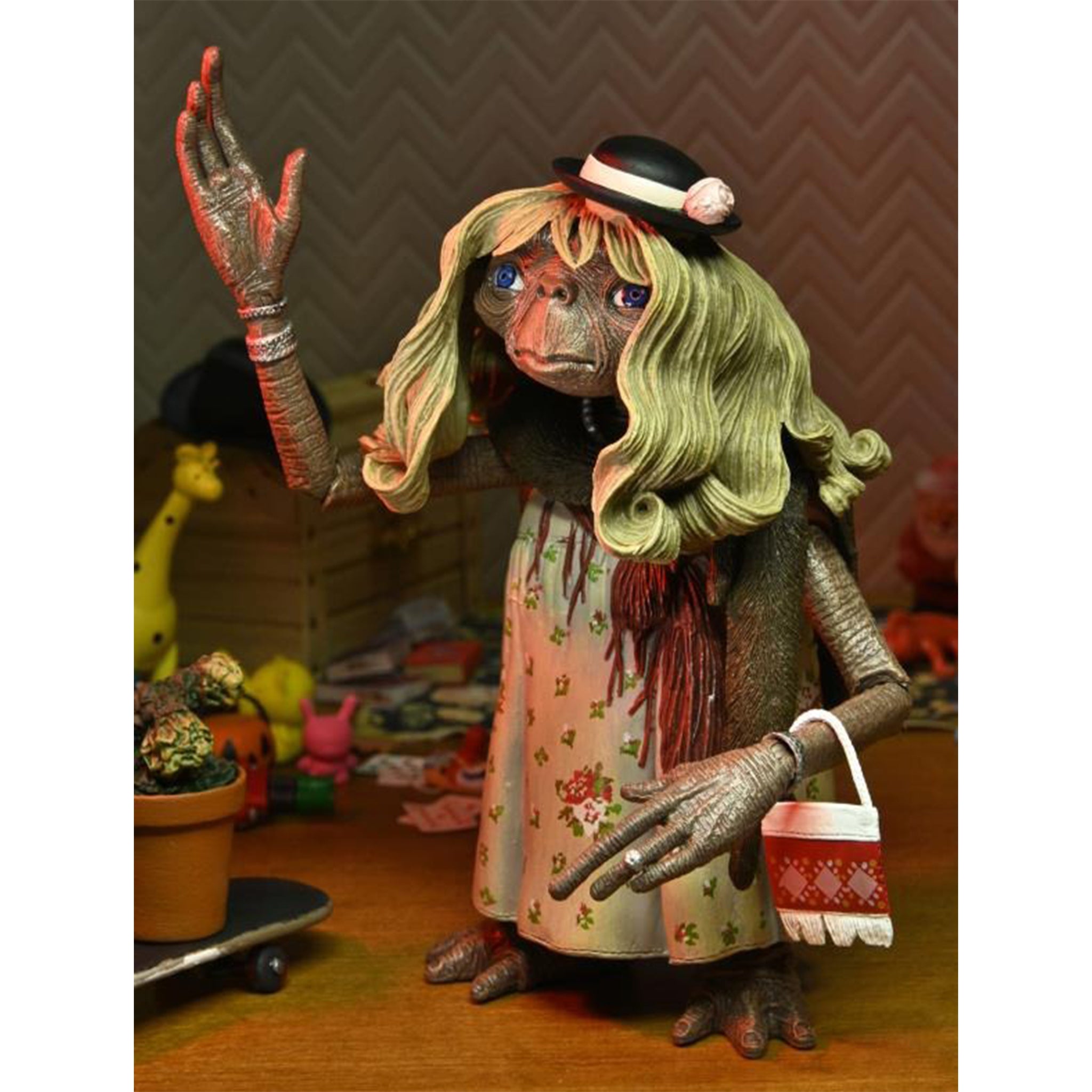 NECA E.T. the Extra-Terrestrial 40th Anniversary Ultimate Action Figure – Movie Icons & Heroes, NECA, 18 cm, brand new collector item, Uncanny Collectibles Dublin Ireland