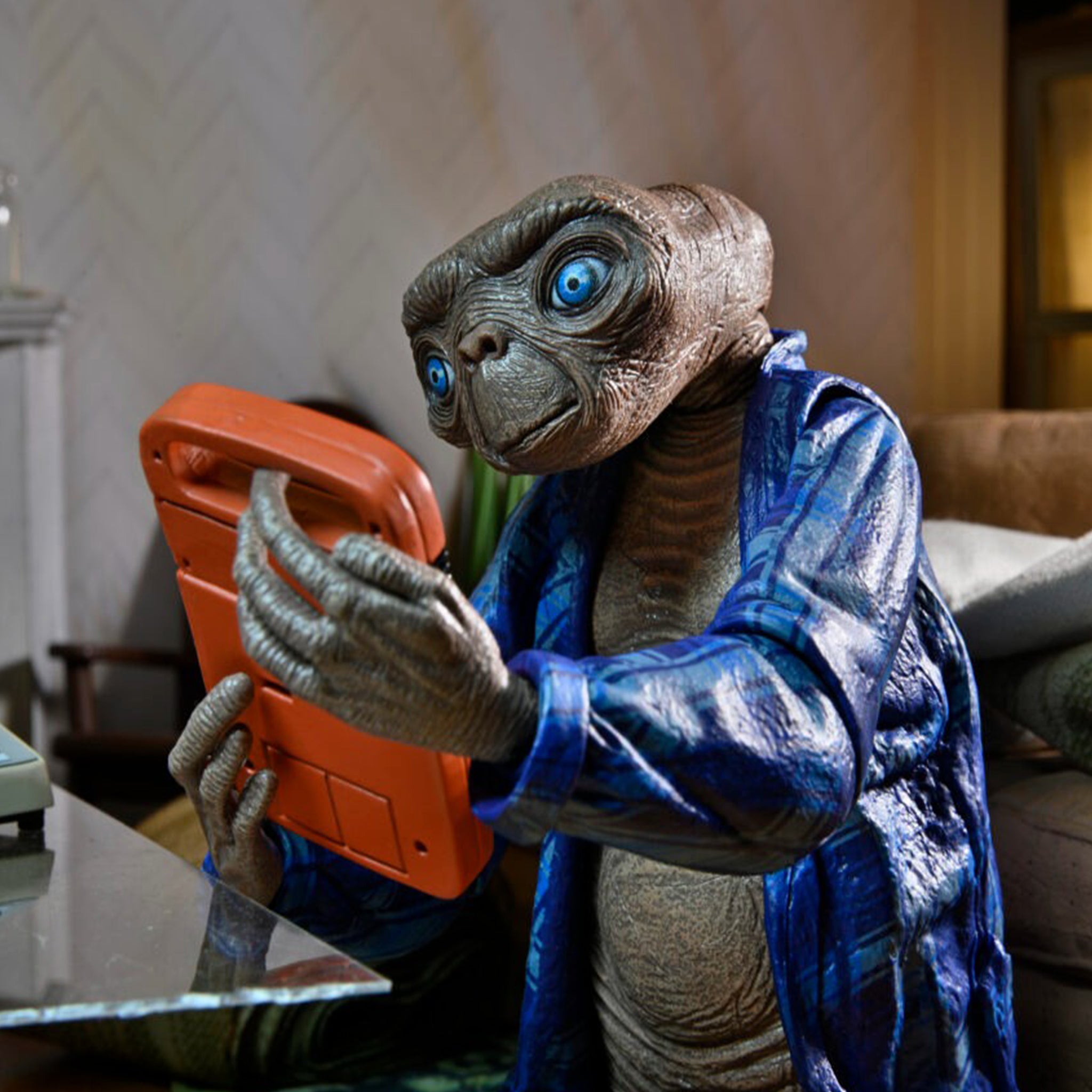 NECA E.T. the Extra-Terrestrial 40th Anniversary Ultimate Action Figure – Movie Icons & Heroes, NECA, 18 cm, brand new collector item, Uncanny Collectibles Dublin Ireland
