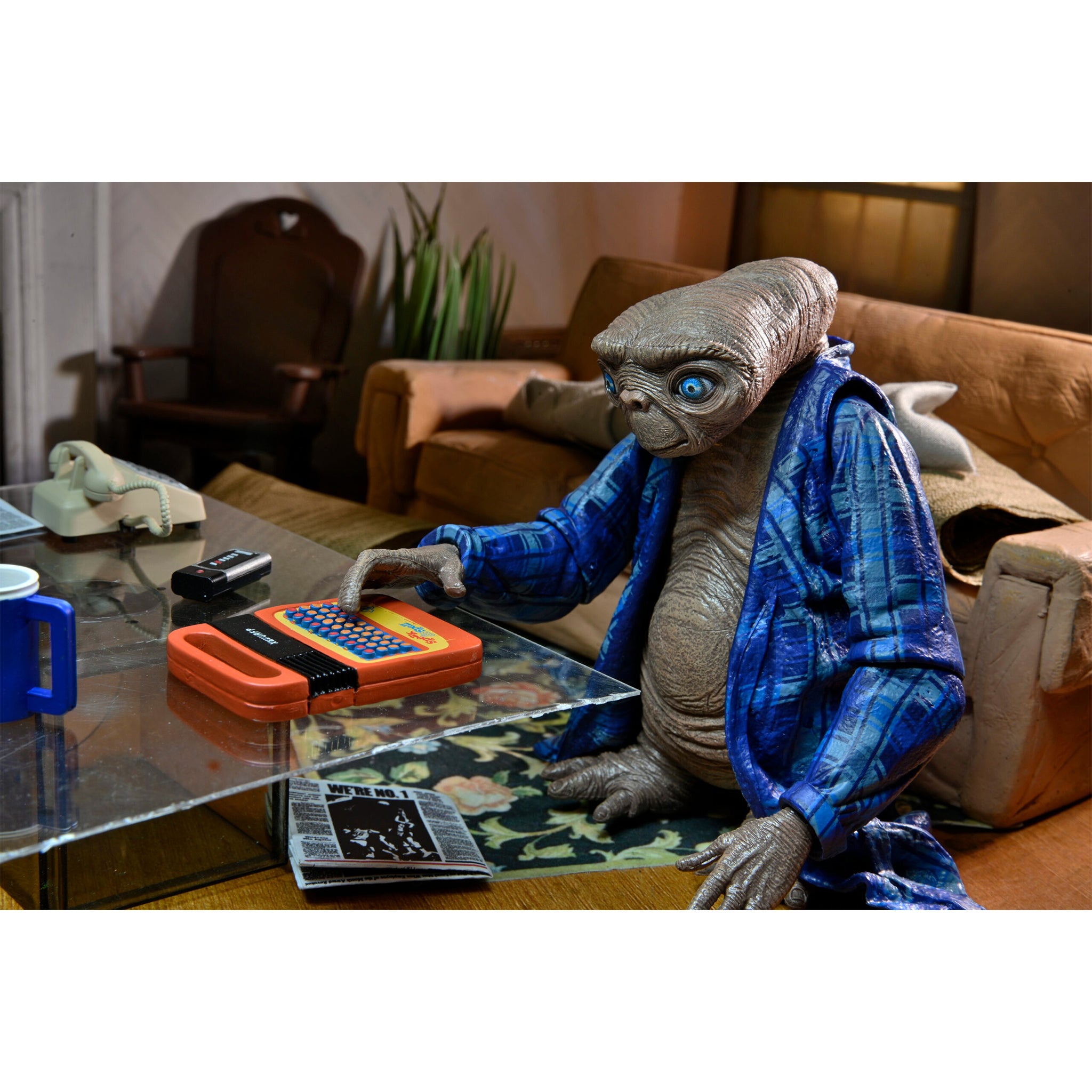 NECA E.T. the Extra-Terrestrial 40th Anniversary Ultimate Action Figure – Movie Icons & Heroes, NECA, 18 cm, brand new collector item, Uncanny Collectibles Dublin Ireland