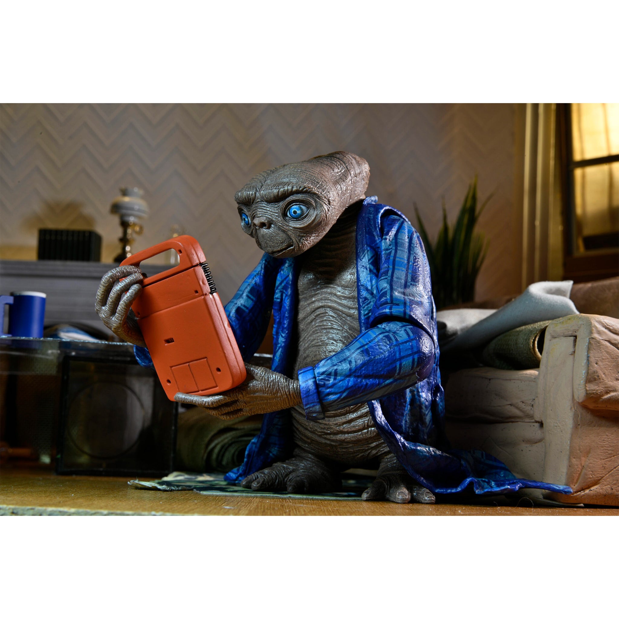 NECA E.T. the Extra-Terrestrial 40th Anniversary Ultimate Action Figure – Movie Icons & Heroes, NECA, 18 cm, brand new collector item, Uncanny Collectibles Dublin Ireland