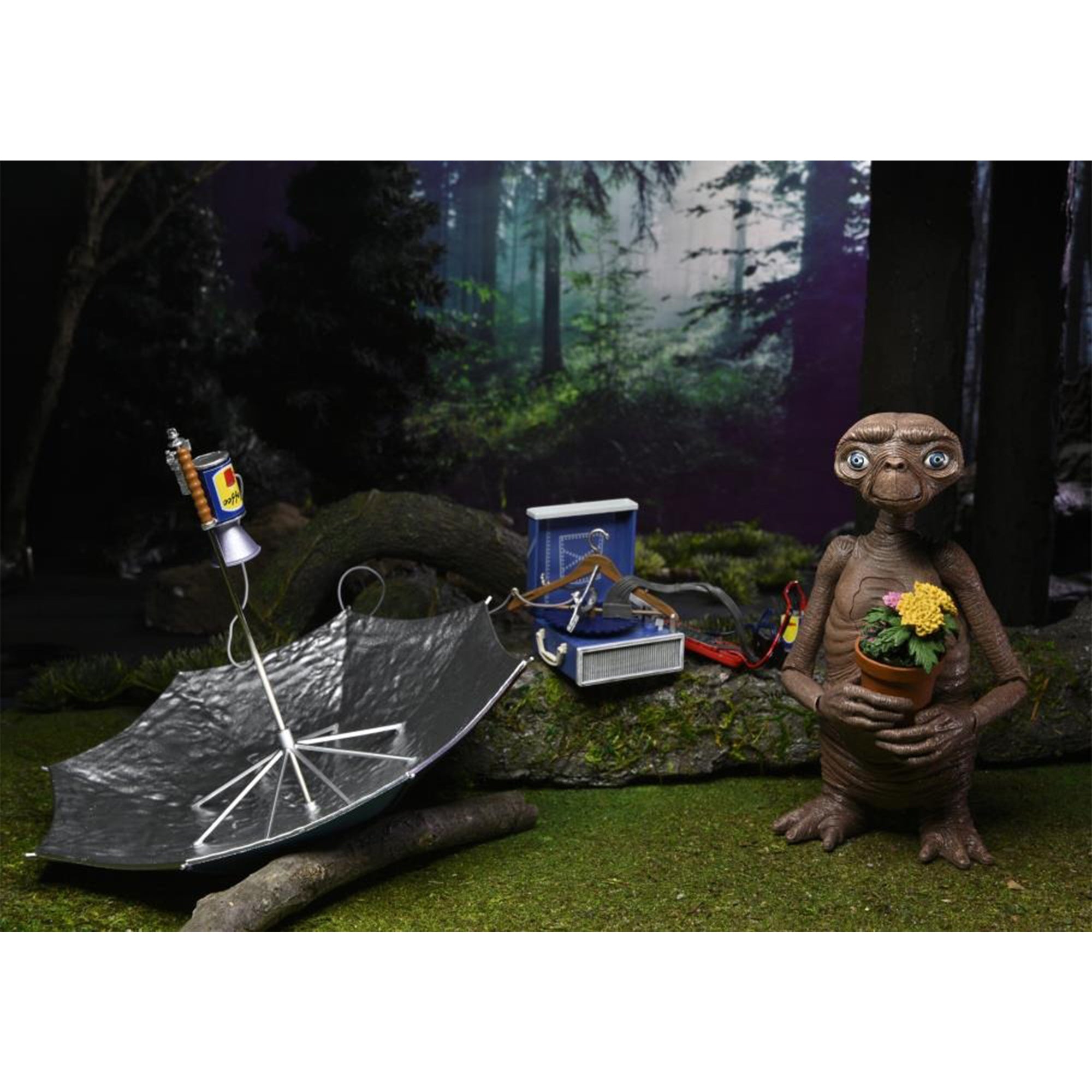 NECA E.T. the Extra-Terrestrial 40th Anniversary Ultimate E.T. Deluxe Action Figure