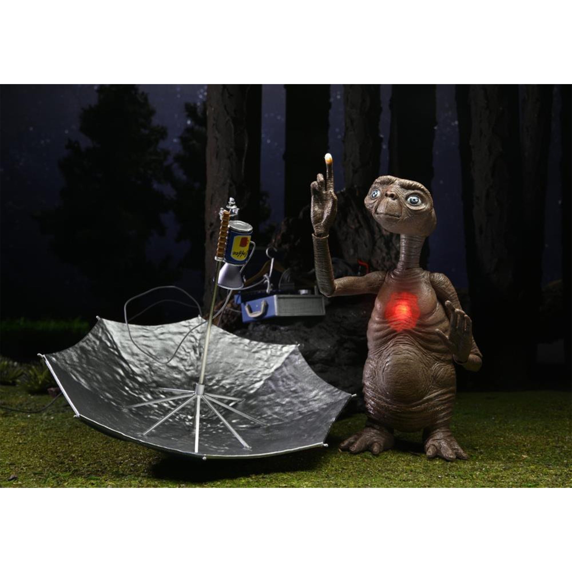 NECA E.T. the Extra-Terrestrial 40th Anniversary Ultimate E.T. Deluxe Action Figure