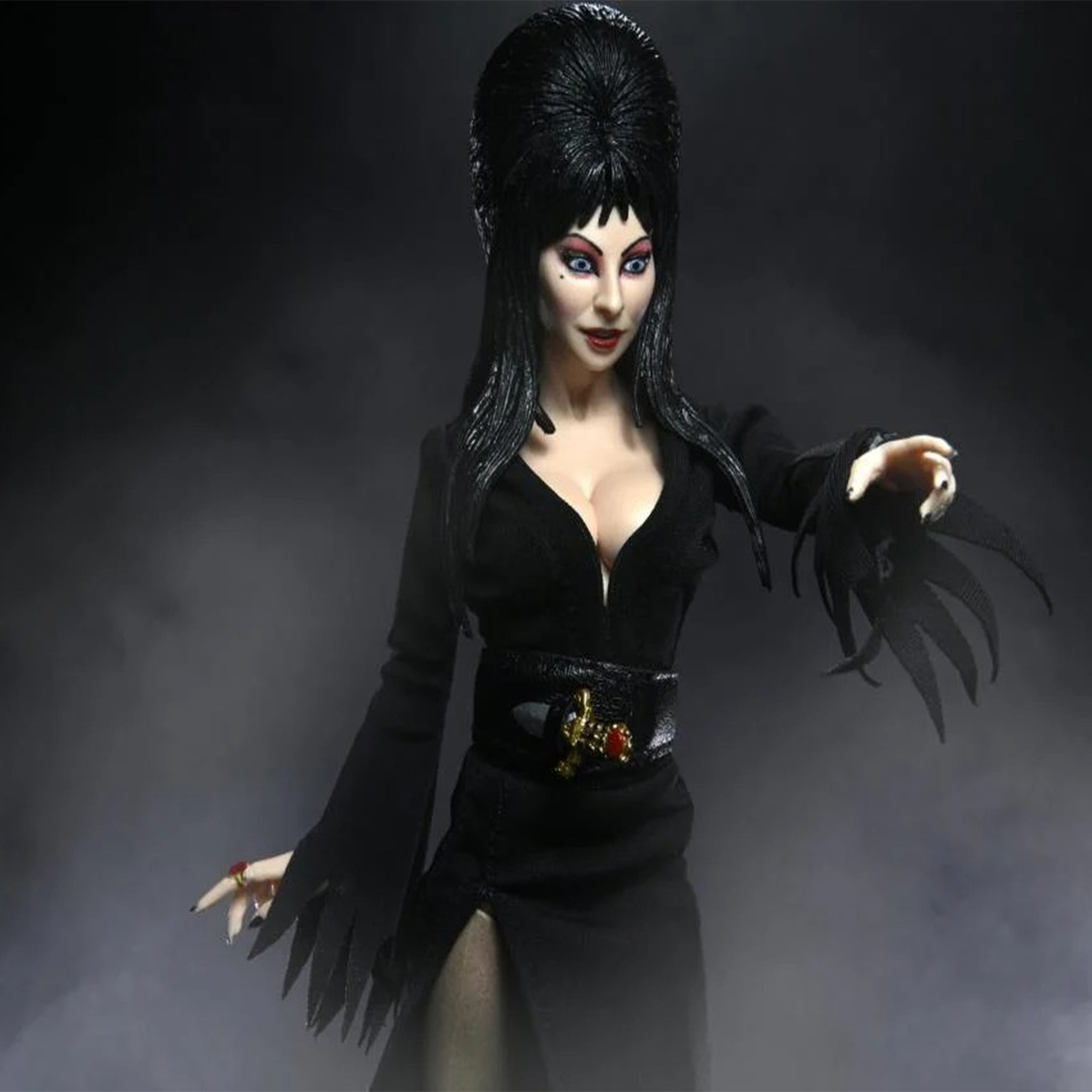 NECA Elvira Mistress Of The Dark Retro Clothed Action Figure – Horror, NECA, 20 cm, brand new collector item, Uncanny Collectibles Dublin Ireland