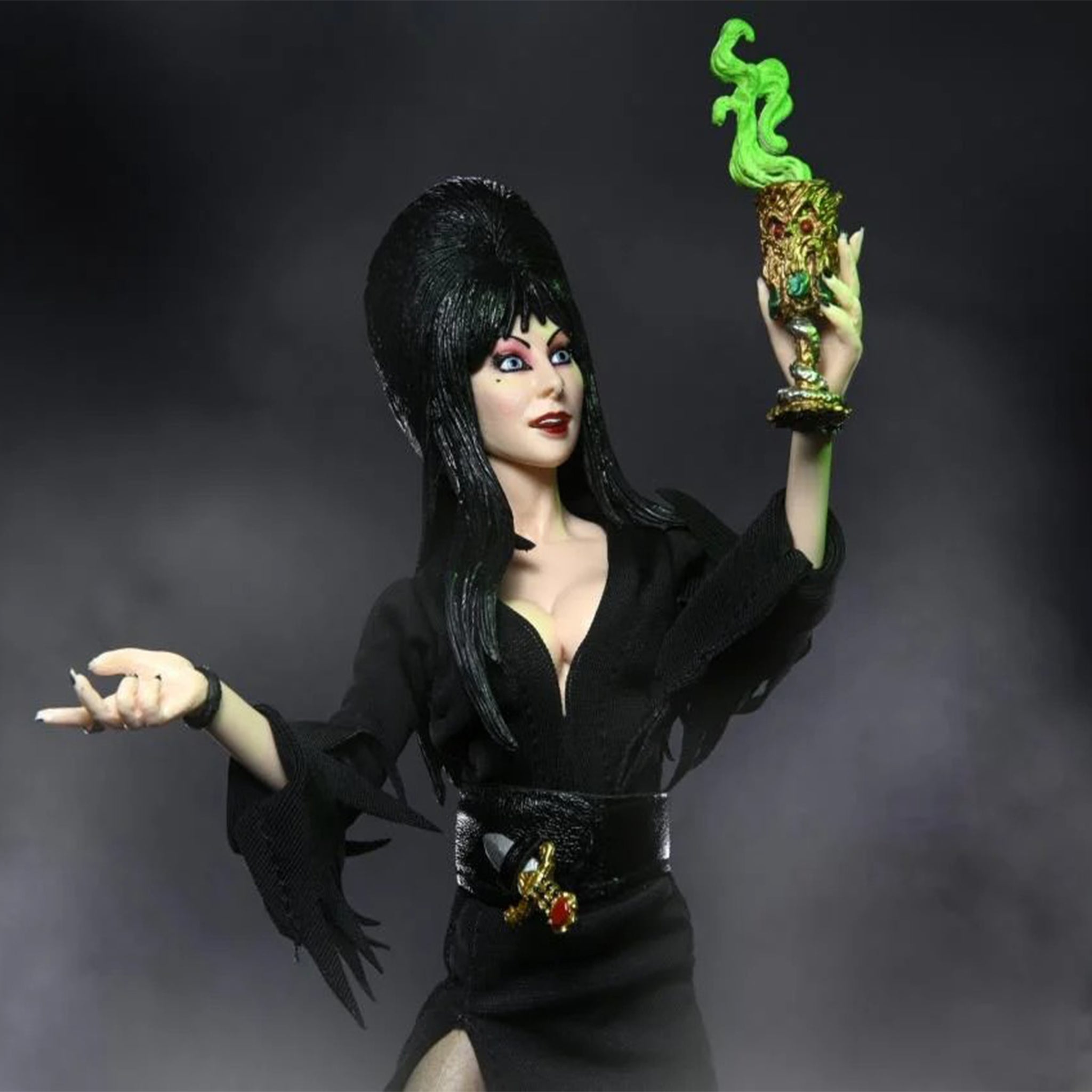 NECA Elvira Mistress Of The Dark Retro Clothed Action Figure – Horror, NECA, 20 cm, brand new collector item, Uncanny Collectibles Dublin Ireland