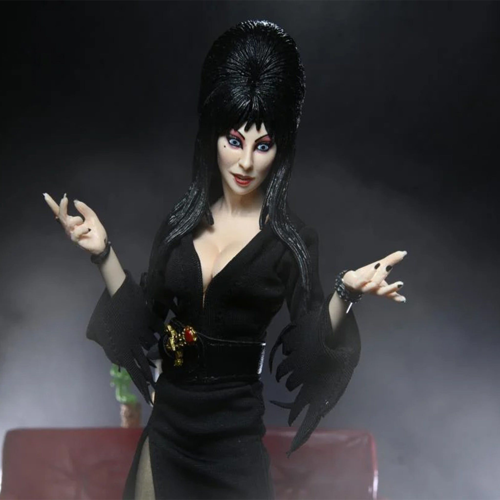 NECA Elvira Mistress Of The Dark Retro Clothed Action Figure – Horror, NECA, 20 cm, brand new collector item, Uncanny Collectibles Dublin Ireland