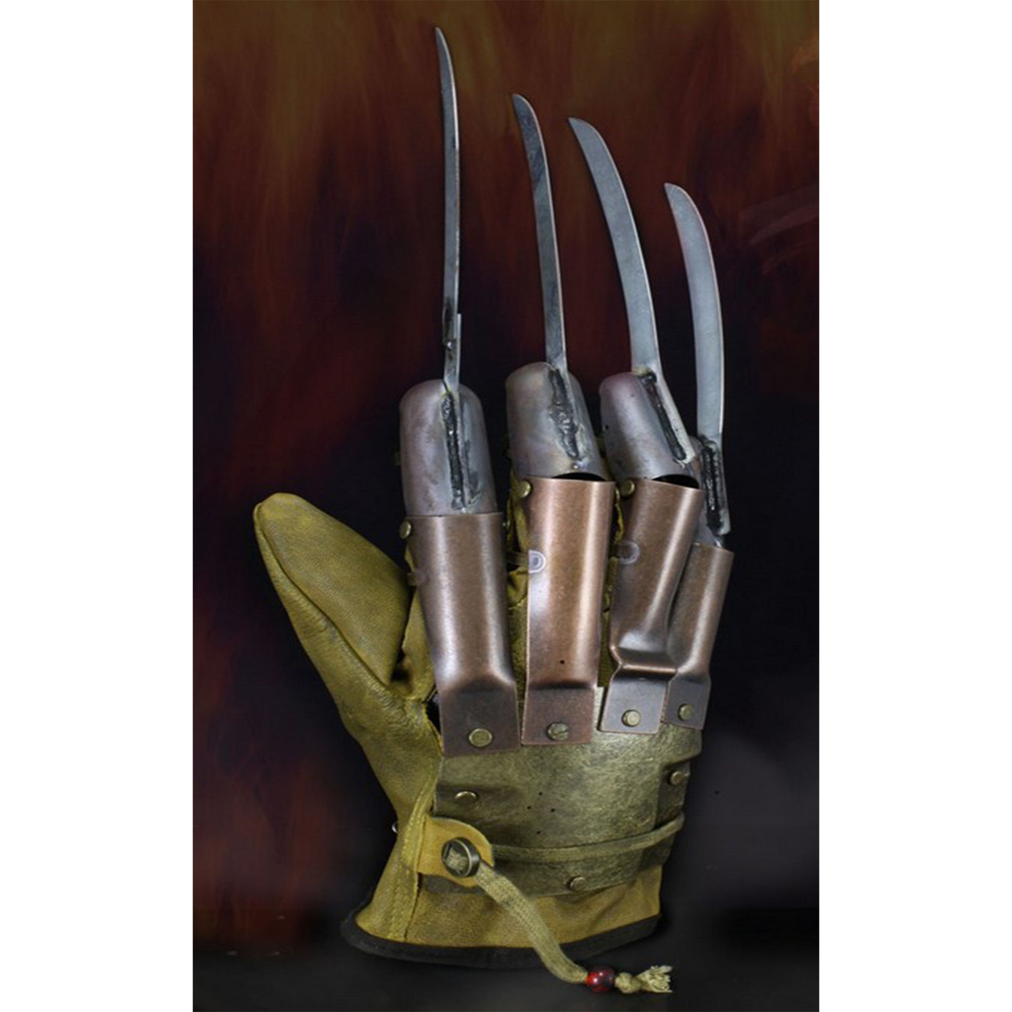 NECA Nightmare On Elm Street 1984 Freddy Krueger Glove Prop Replica – Nightmare on Elm Street, NECA, 30 cm, 2022, brand new collector item, Uncanny Collectibles Dublin Ireland