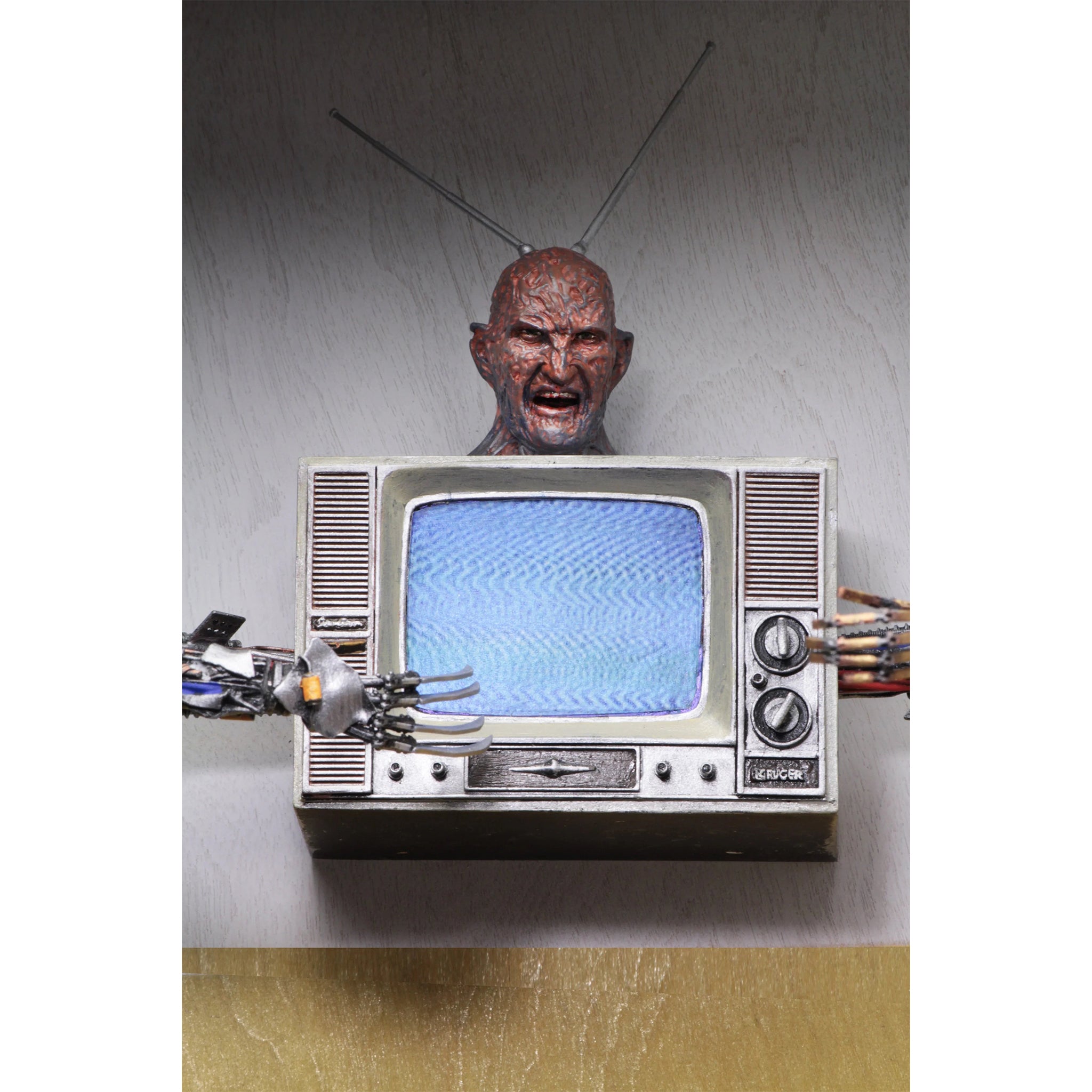 NECA Nightmare on Elm Street Freddy Krueger Deluxe Accessory Set – photo 5 of 11