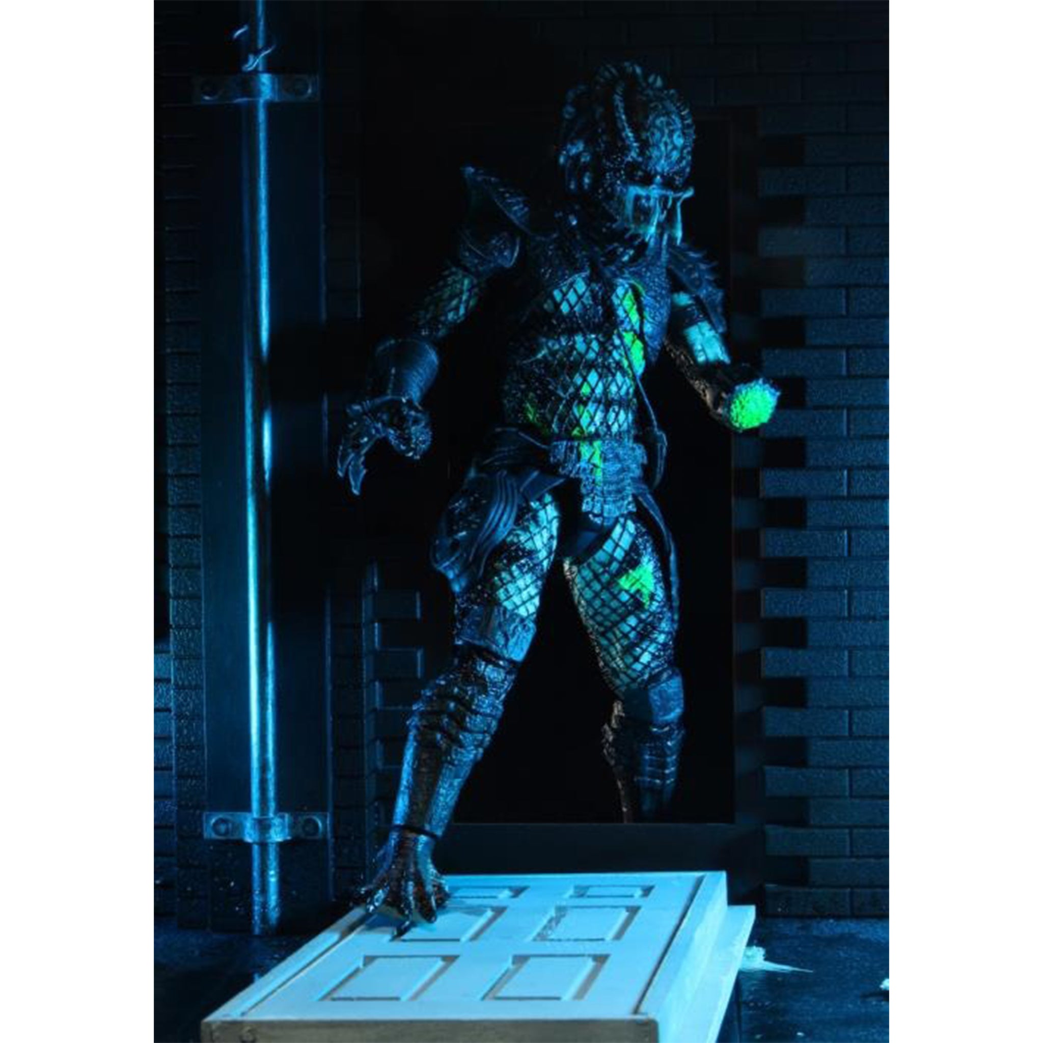 NECA Predator 2 Ultimate Battle Damaged City Hunter Predator Action Figure 20cm