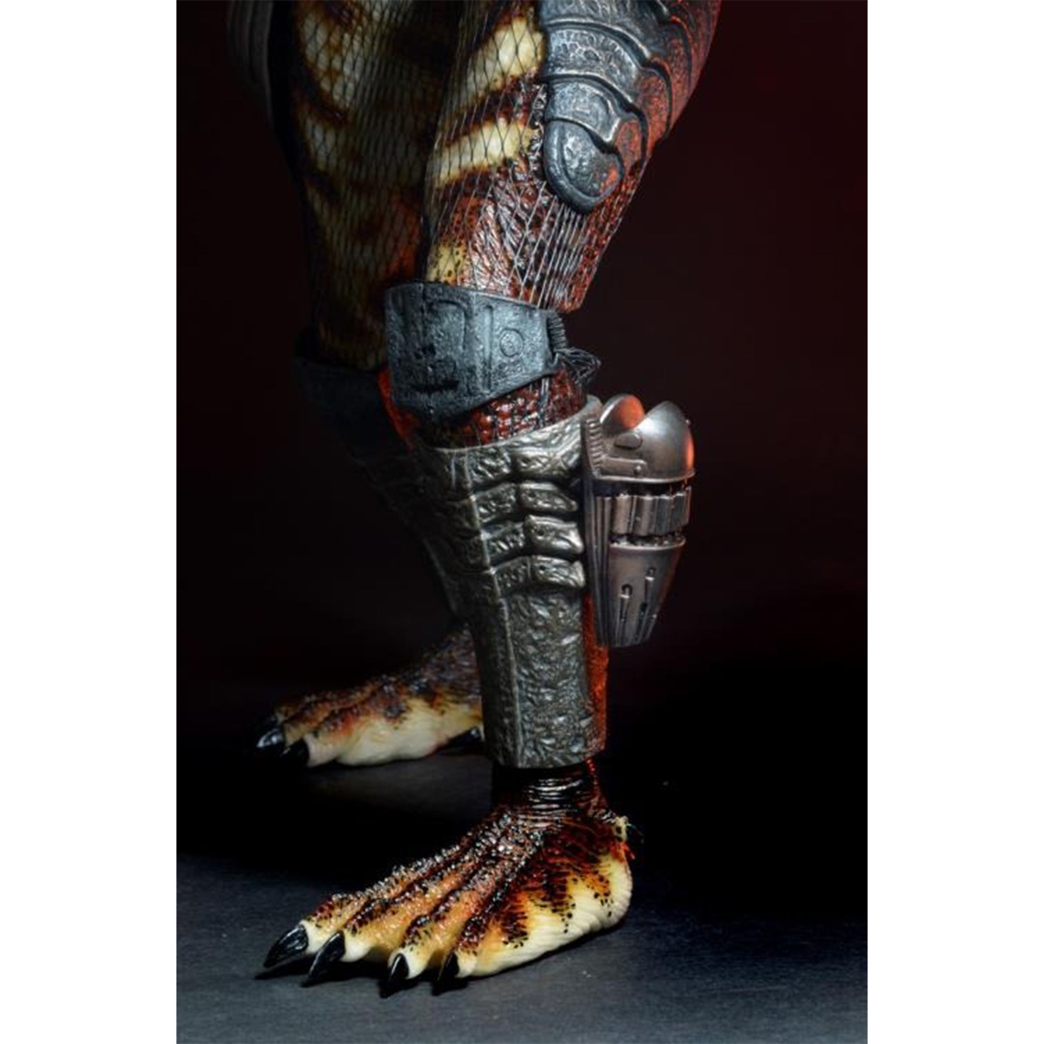 NECA Predator City Hunter 1/4 Scale Action Figure With LED Lights – photo 12 of 15