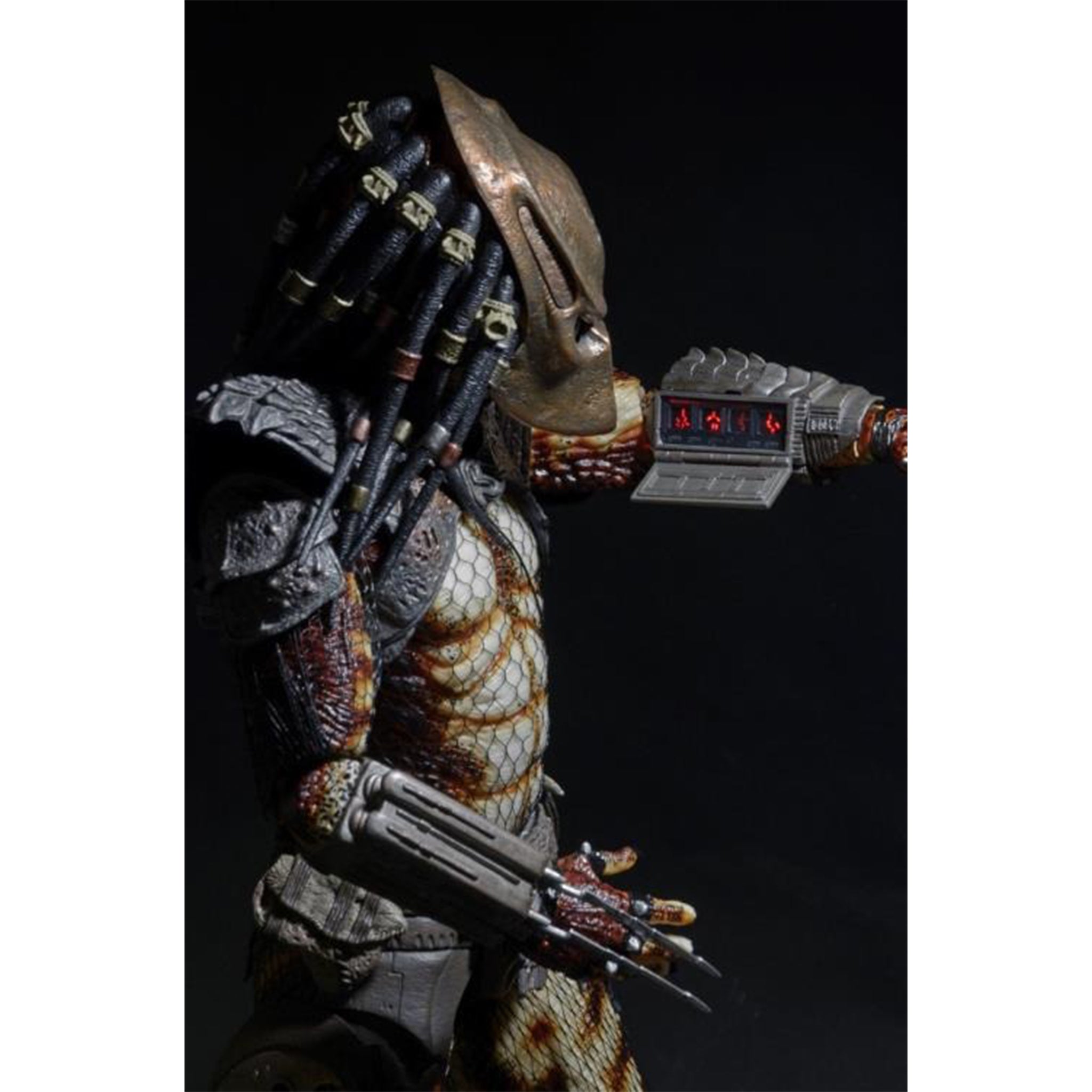 NECA Predator City Hunter 1/4 Scale Action Figure With LED Lights – photo 4 of 15
